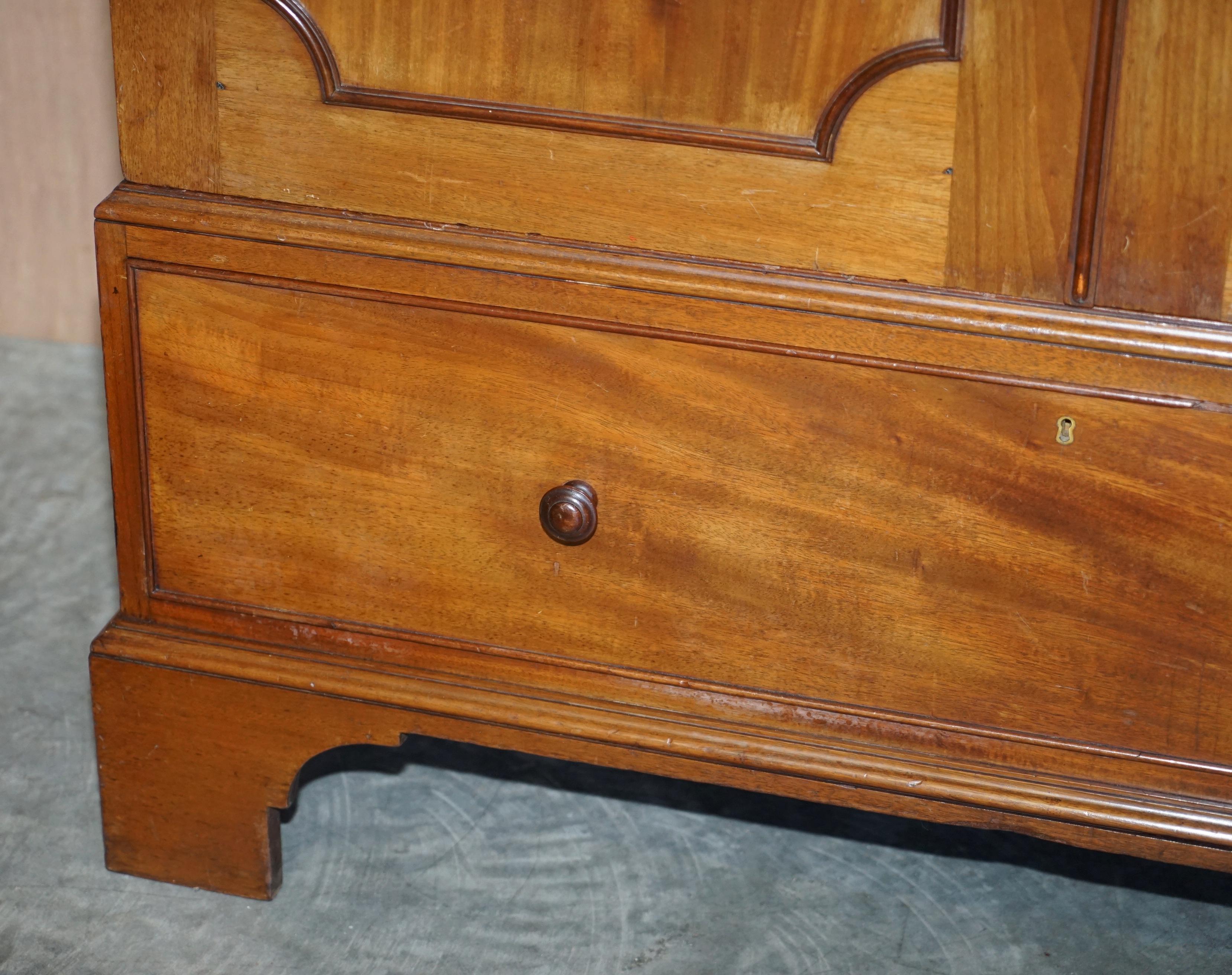 Original Antique Fully Stamped Howard & Son's Berners Street Hardwood Wardrobe In Good Condition For Sale In West Sussex, Pulborough