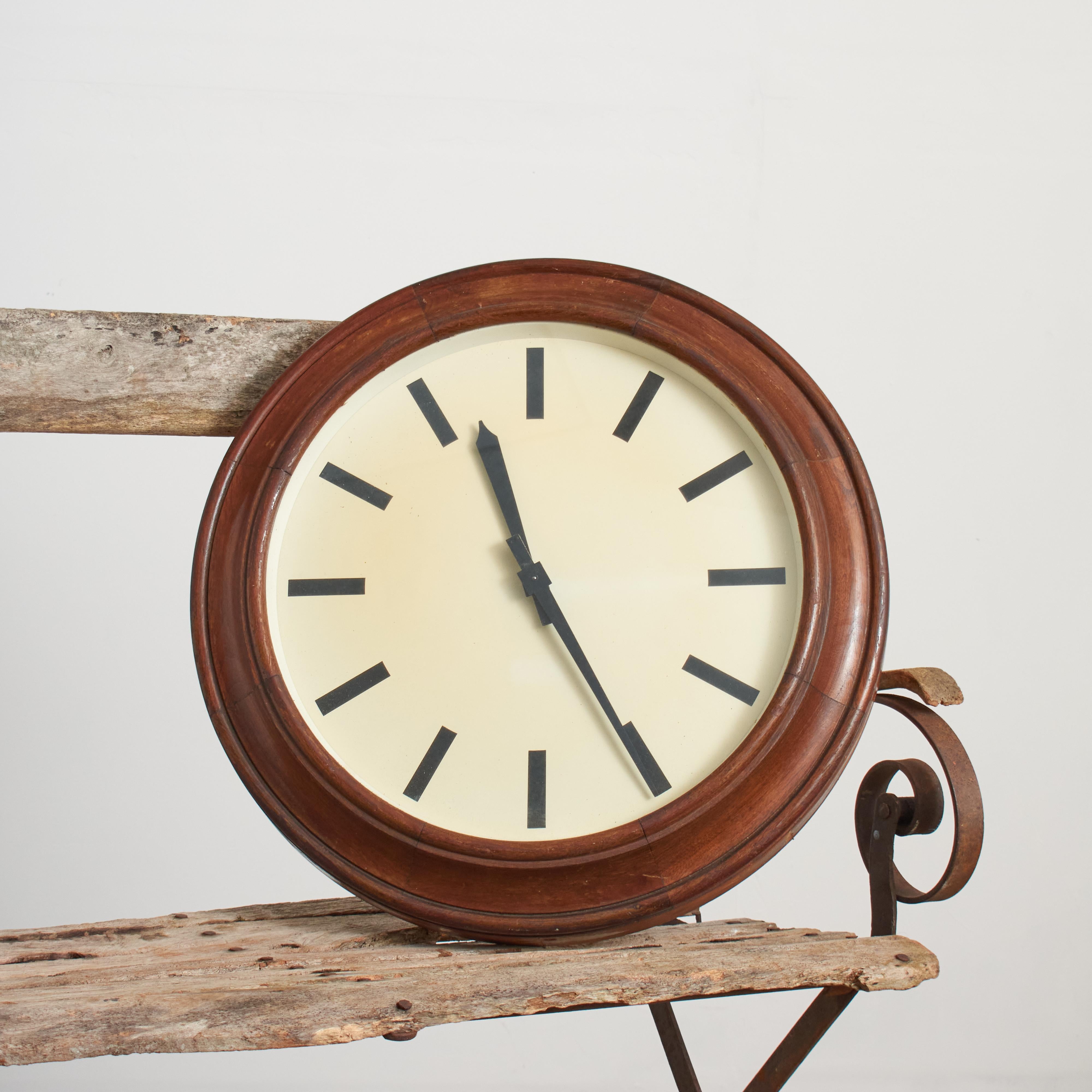 Large Antique Wooden Gents of Leicester Station Wall Clock – A

An original railway station clock manufactured by the British company Gents 
Co Ltd of Leicester. The clock has a lovely oak case, cream metal face and retained its original black