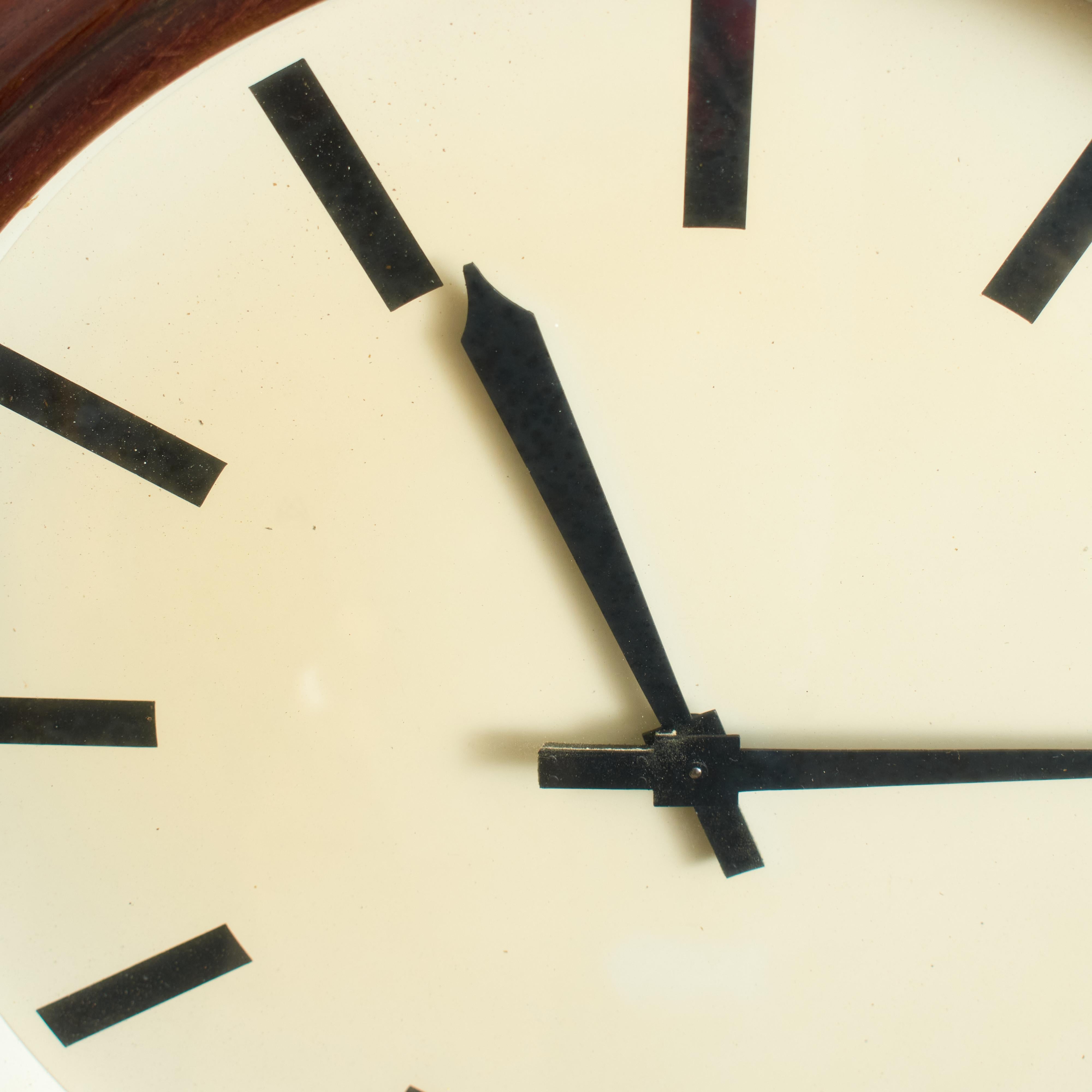 Original Antique Gents of Leicester Kitchen Railway Station  Wall Clock In Good Condition For Sale In Stockbridge, GB