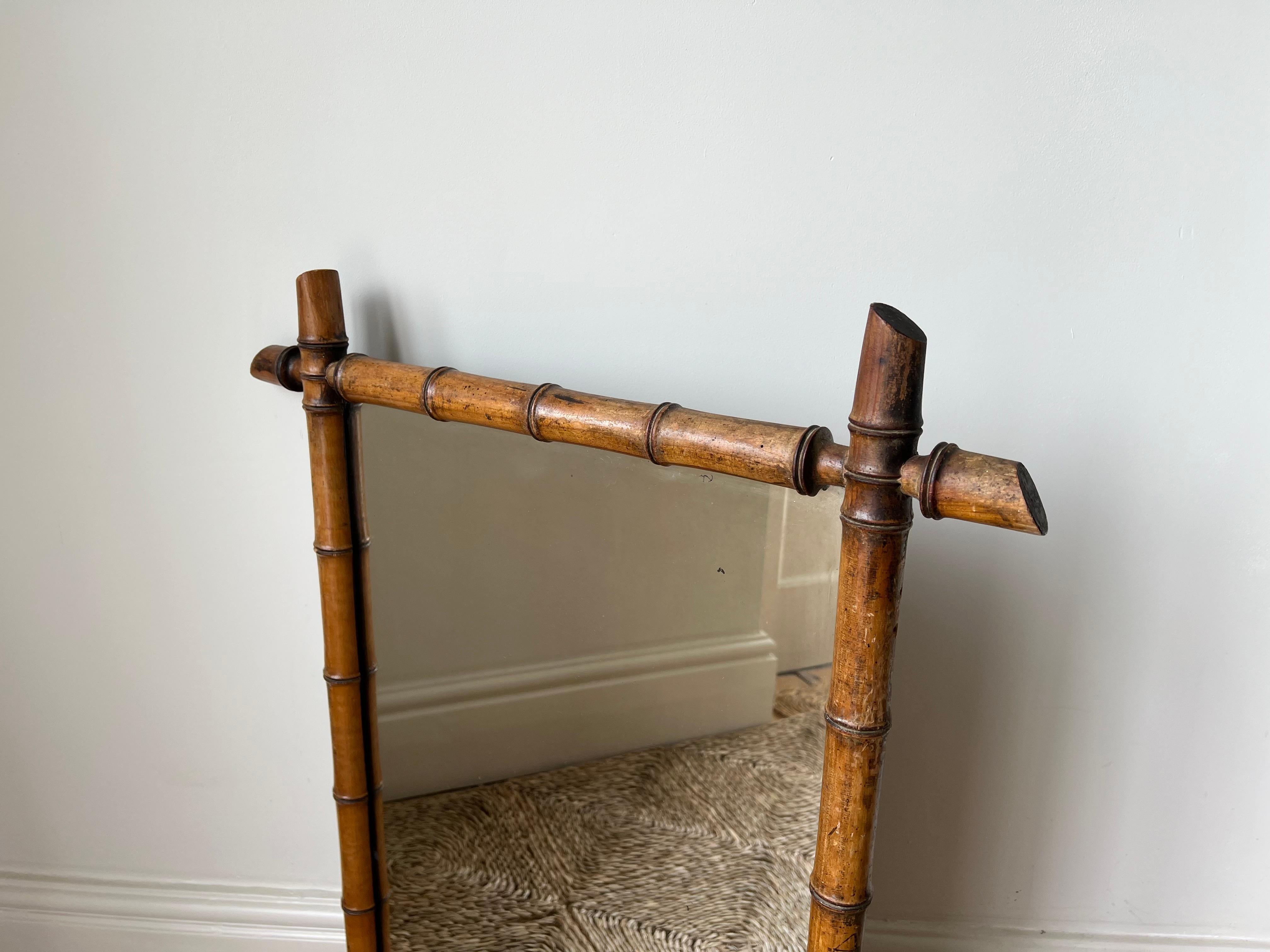 20ième siècle Grand miroir ancien original à cadre en faux bambou, France, vers 1920 en vente