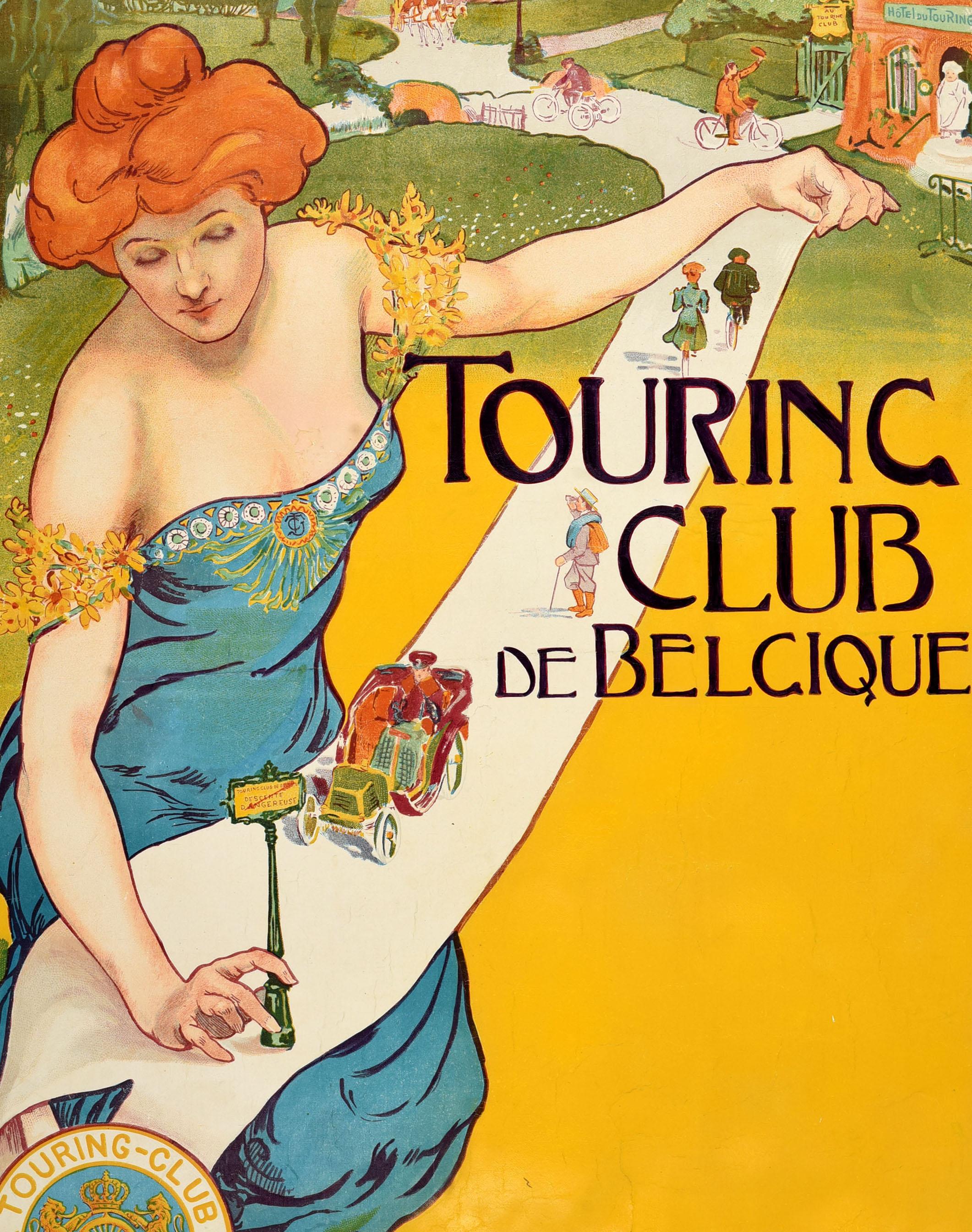 Affiche ancienne originale faisant la publicité du Touring Club de Belgique, présentant un superbe dessin Art Nouveau de l'artiste belge Georges Gaudy (1872-1940) représentant une vue de campagne colorée avec une élégante dame aux cheveux roux