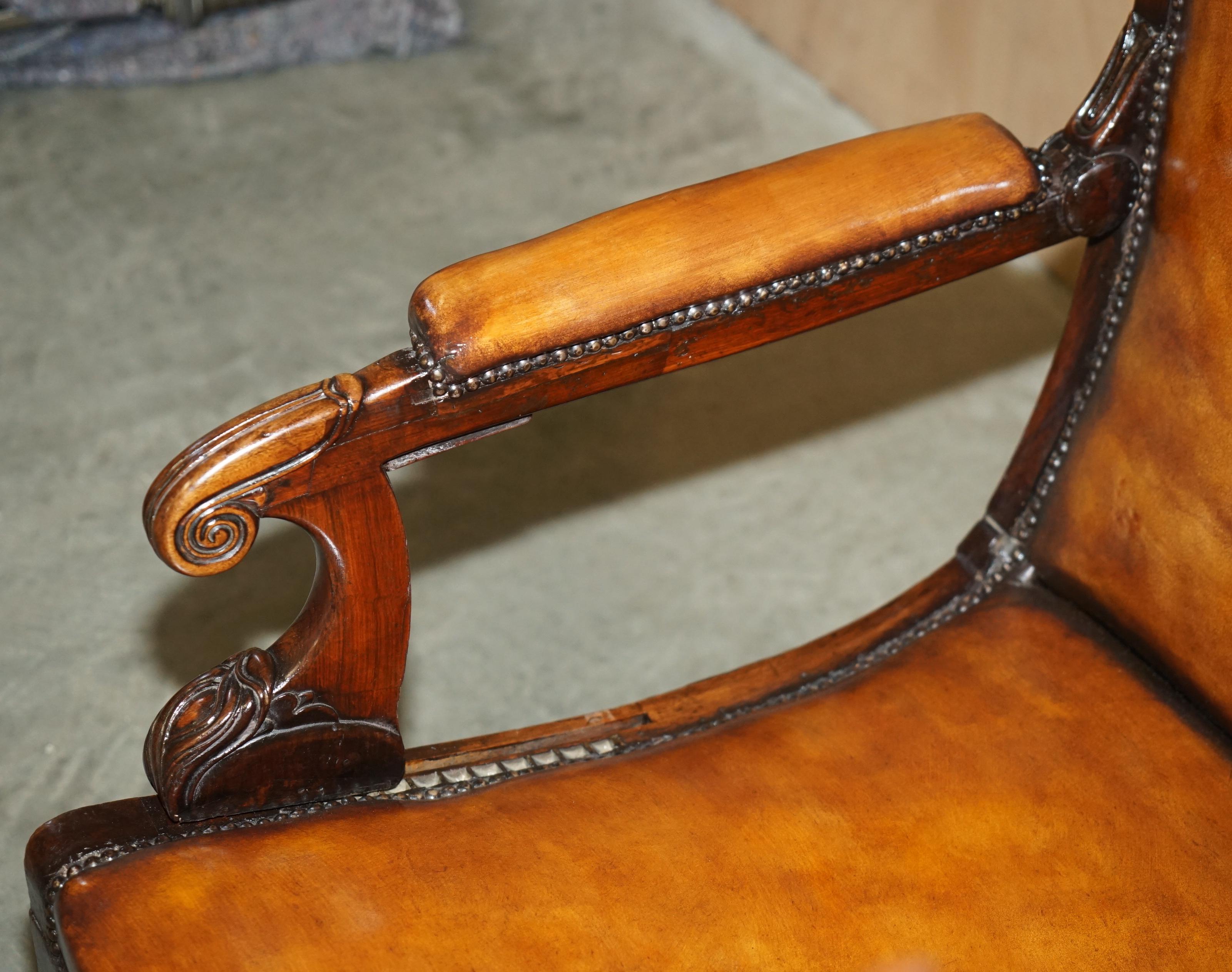 ORIGINAL ANTIQUE ROBERT DAWS HARDWOOD BROWN LEATHER RECLINiNG LIBRARY ARMCHAIR In Good Condition For Sale In West Sussex, Pulborough