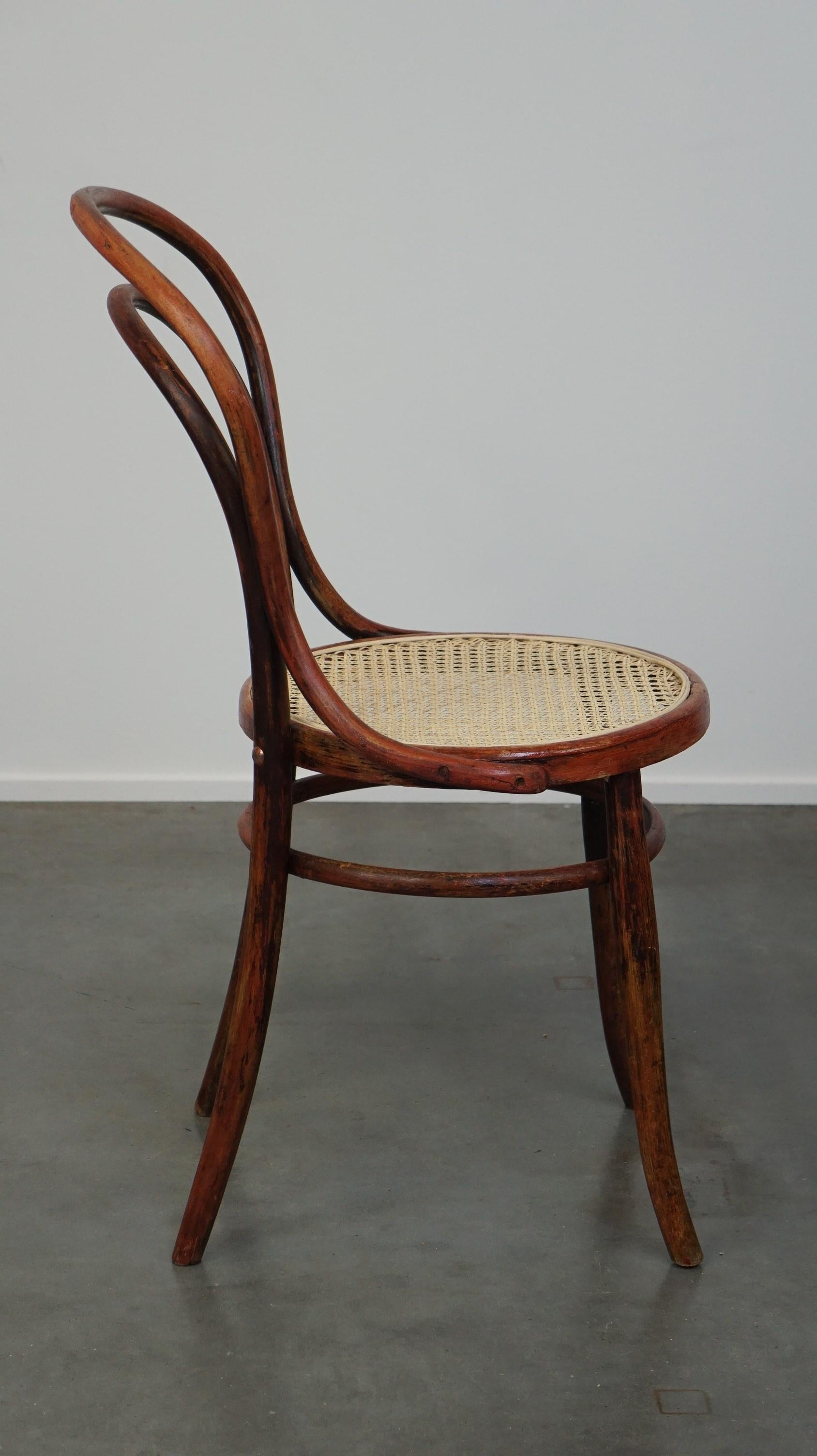 Original antiker Thonet Stuhl Nr. 14 mit einer schönen Patina und einem neuen matten Meer im Zustand „Gut“ im Angebot in Harderwijk, NL