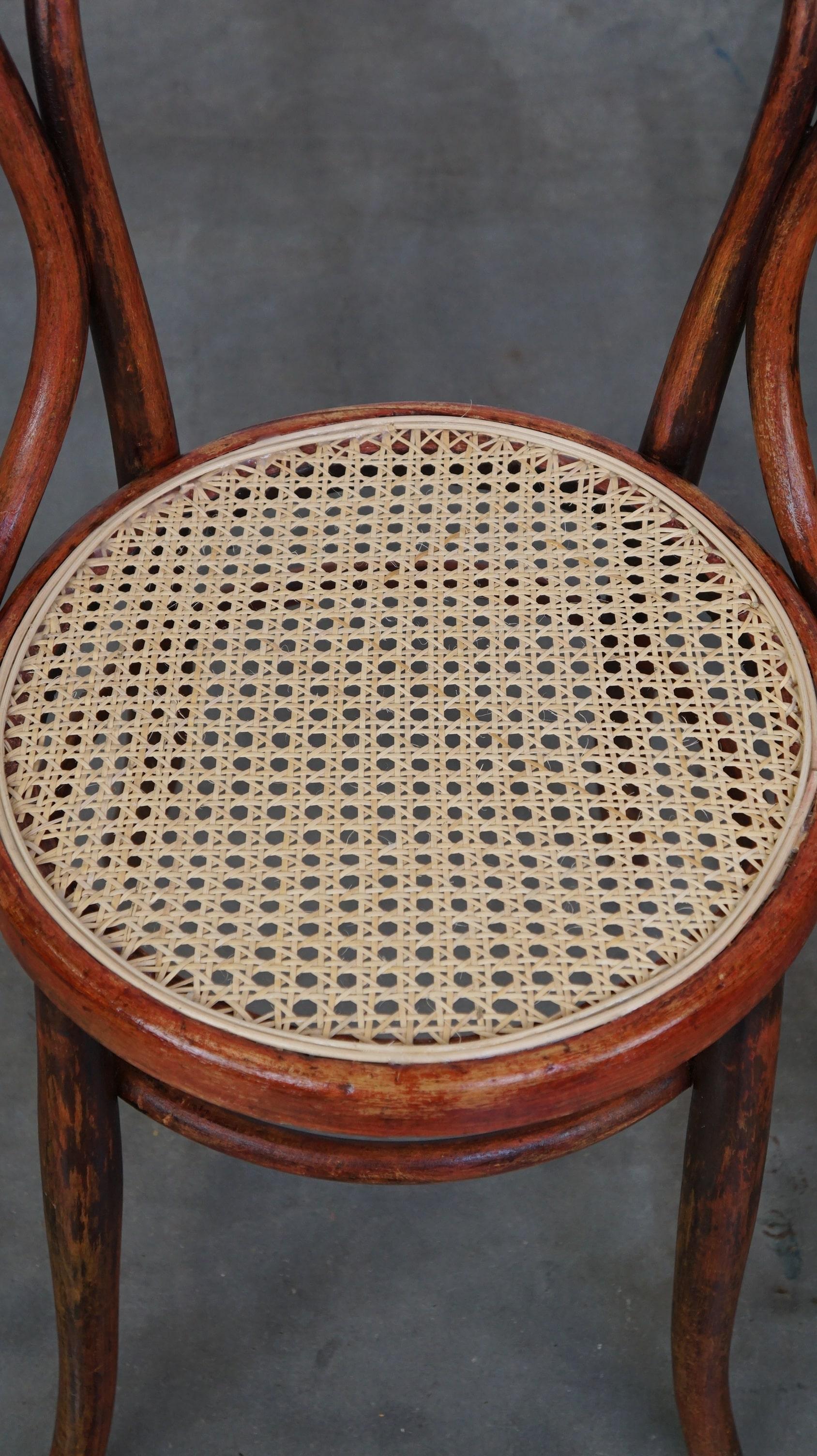 Original antique Thonet chair no. 14 with a beautiful patina and a new matte sea For Sale 2