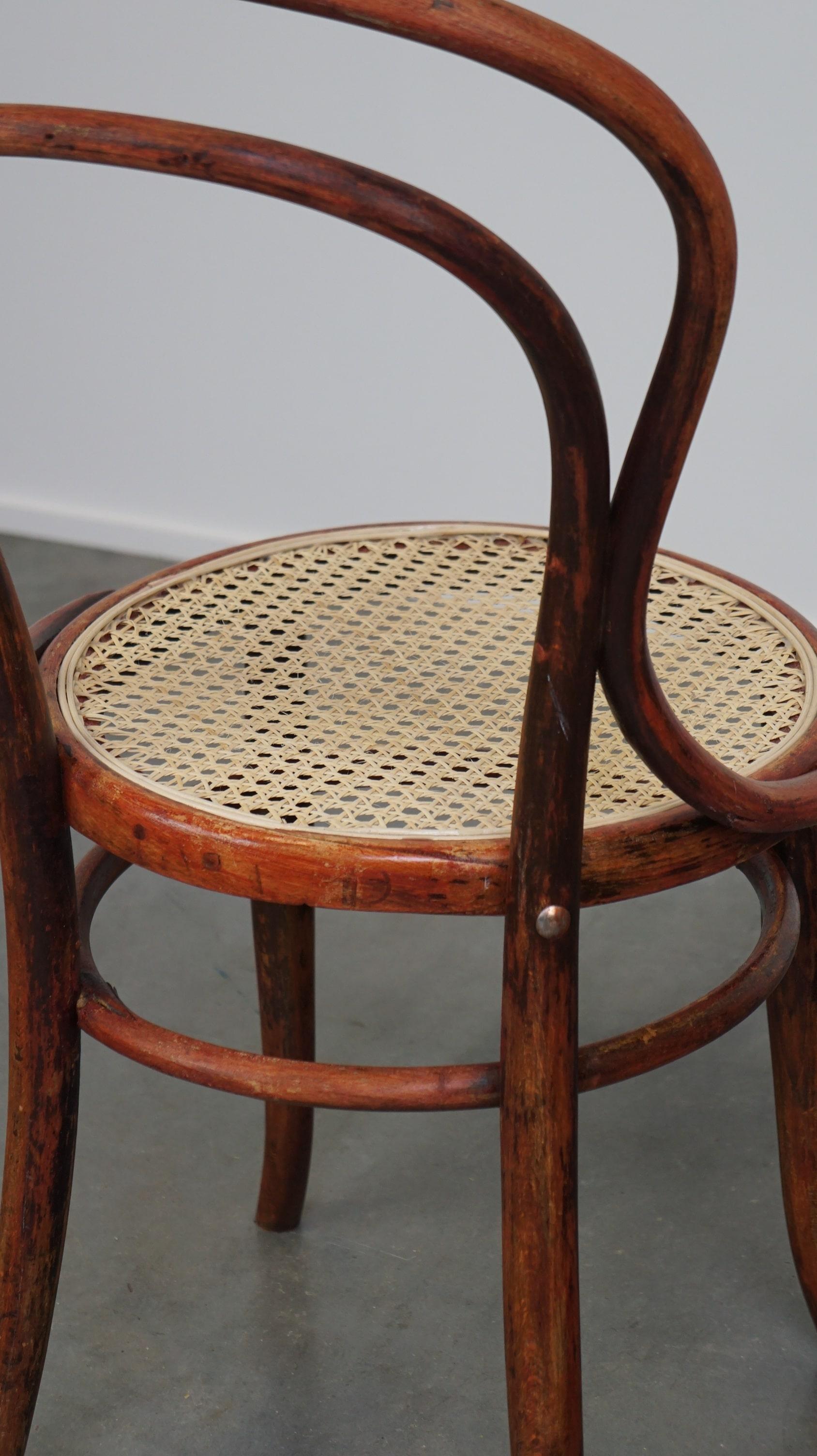 Original antique Thonet chair no. 14 with a beautiful patina and a new matte sea For Sale 3