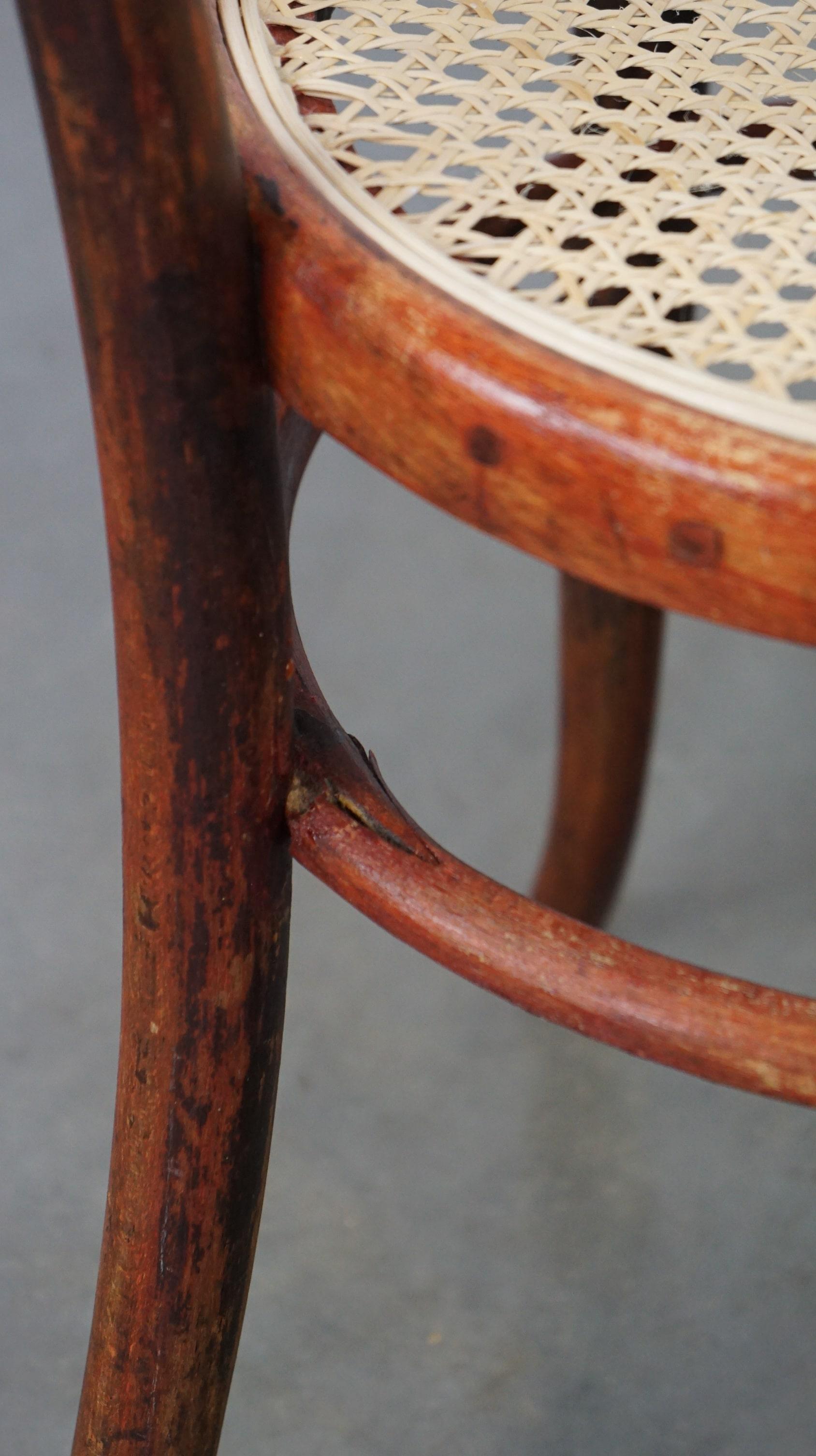 Original antique Thonet chair no. 14 with a beautiful patina and a new matte sea For Sale 4