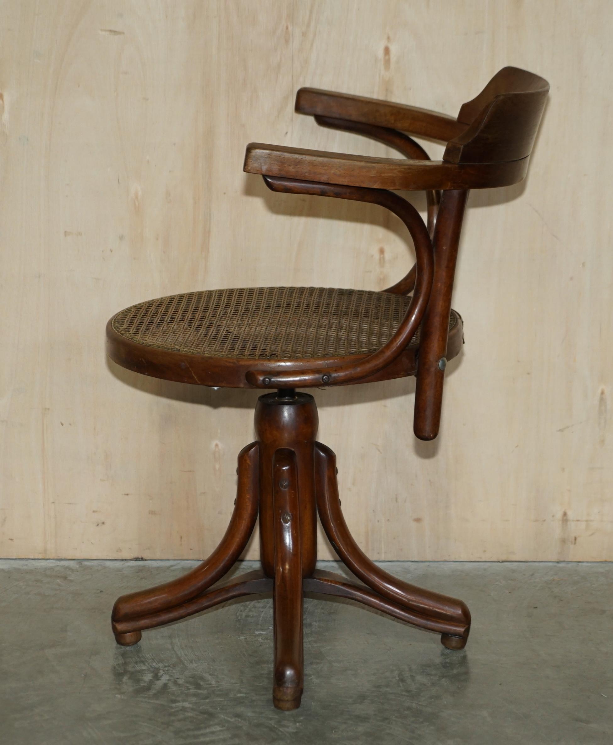 ORIGINAL ANTIQUE THONET SWiVEL BERGERE DESK CAPTAINS ARMCHAIR MODELLO NUMERO 3 in vendita 8