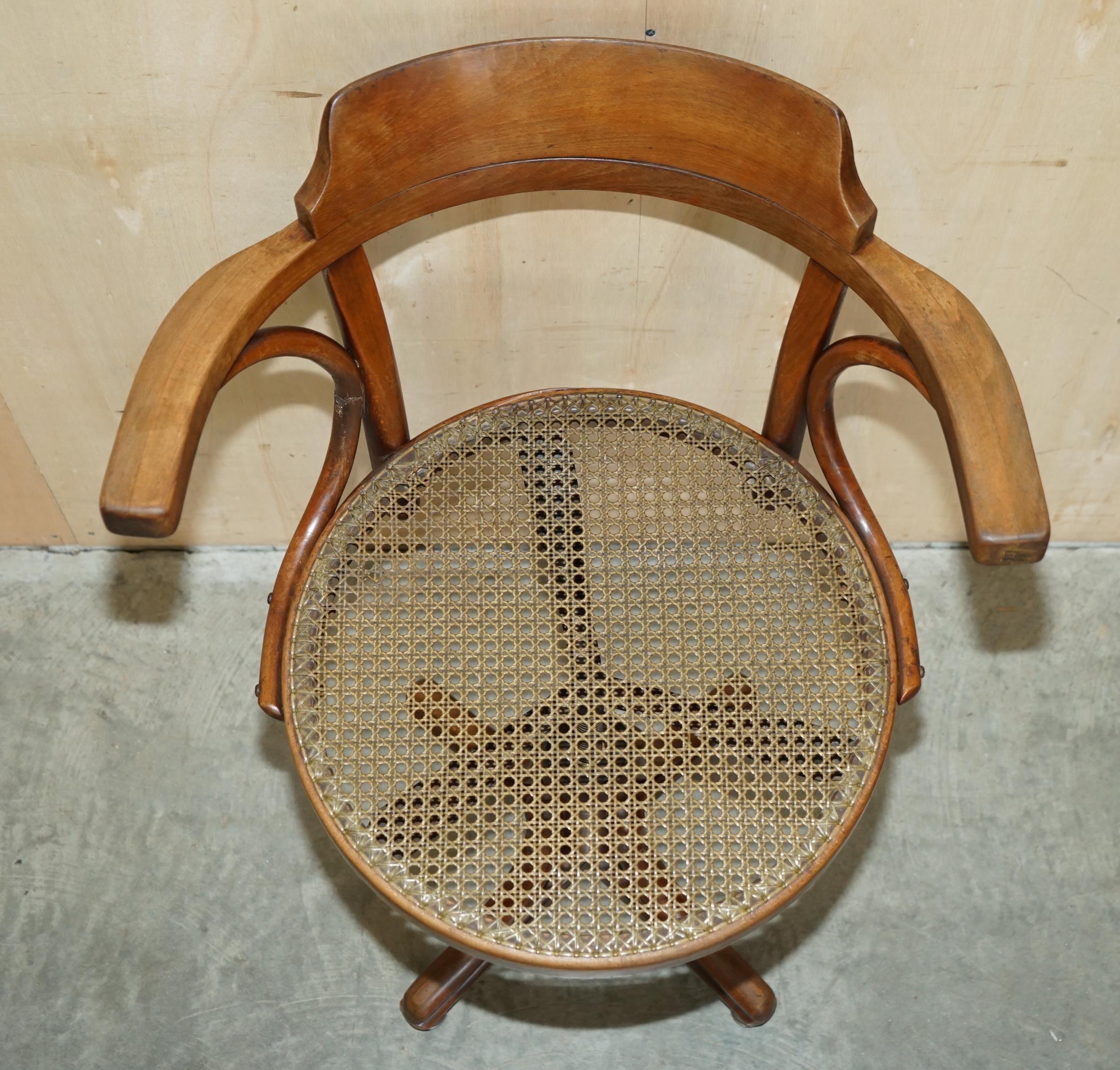ORIGINAL ANTIQUE THONET SWiVEL BERGERE DESK CAPTAINS ARMCHAIR MODELLO NUMERO 3 In condizioni buone in vendita a West Sussex, Pulborough