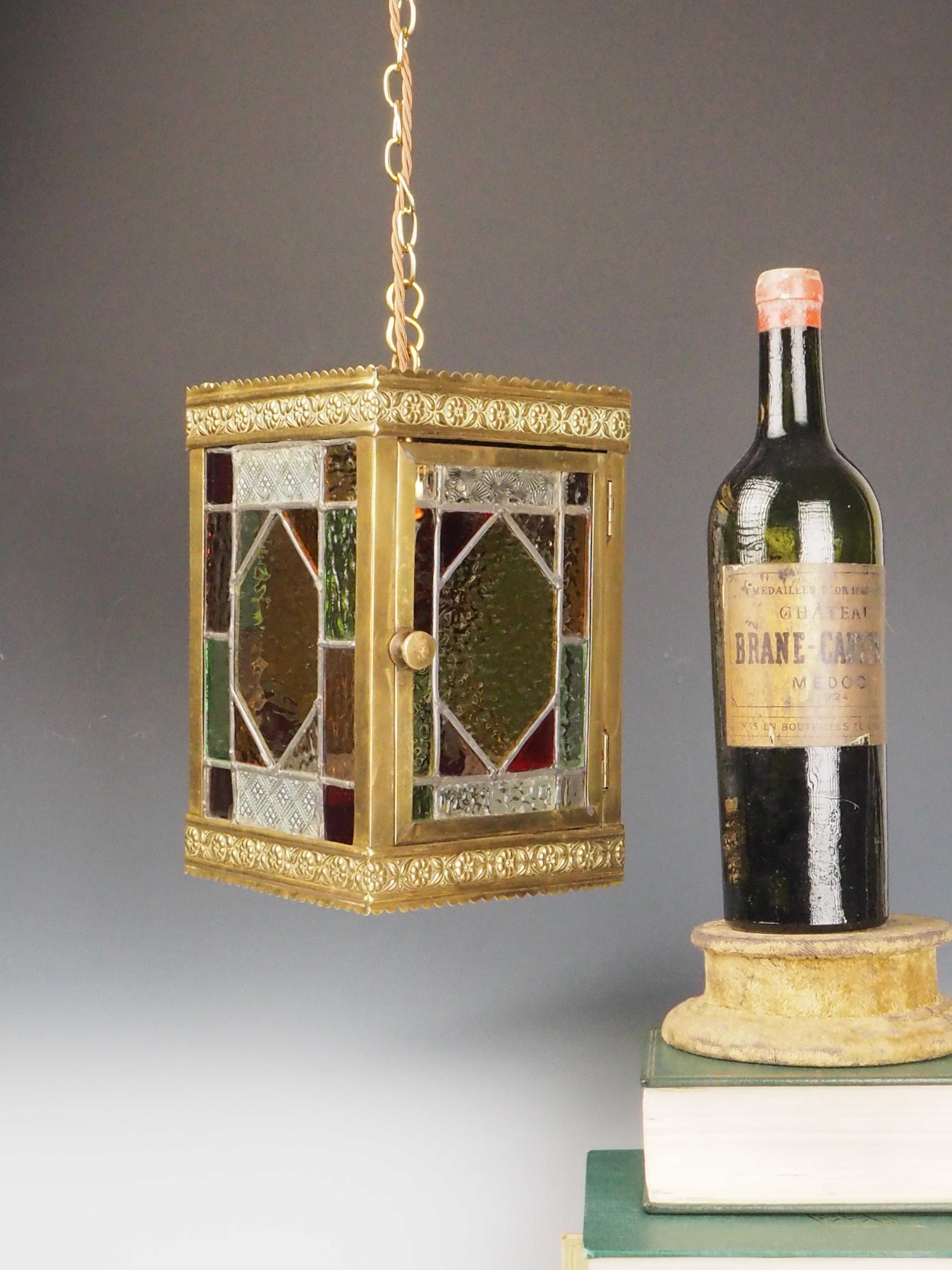 Antigua linterna de salón victoriana original de latón y Stained glass Británico en venta
