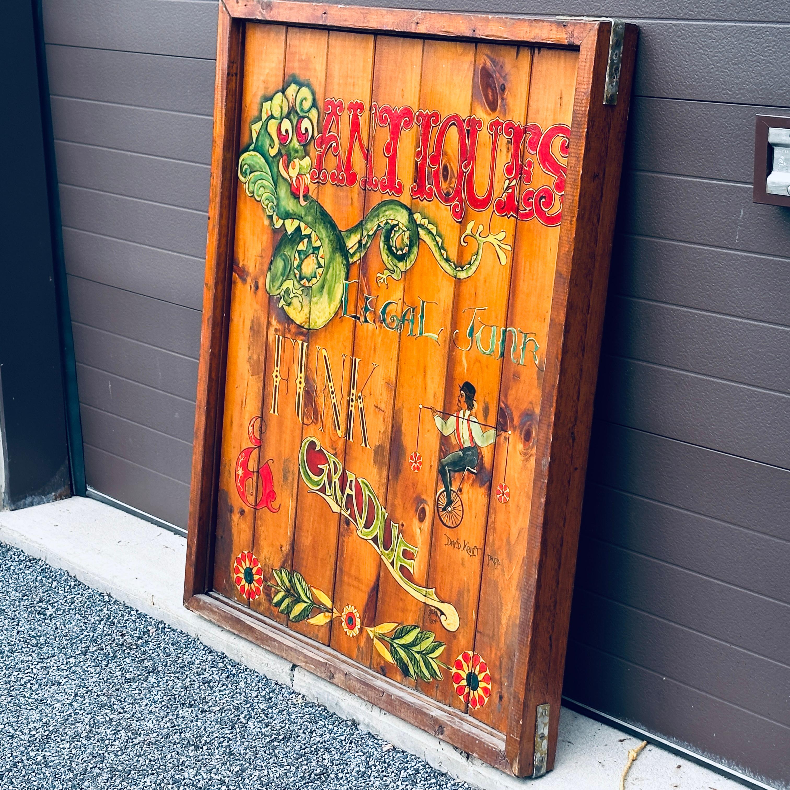 Tienda de antigüedades original Cartel de madera pintado a mano con dragón y monociclo en venta 2