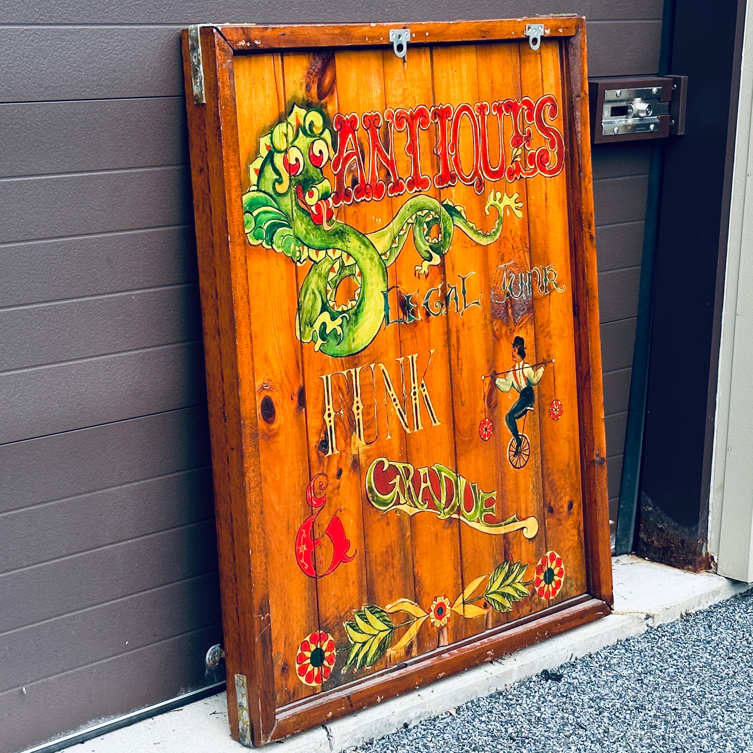 Tienda de antigüedades original Cartel de madera pintado a mano con dragón y monociclo en venta 5