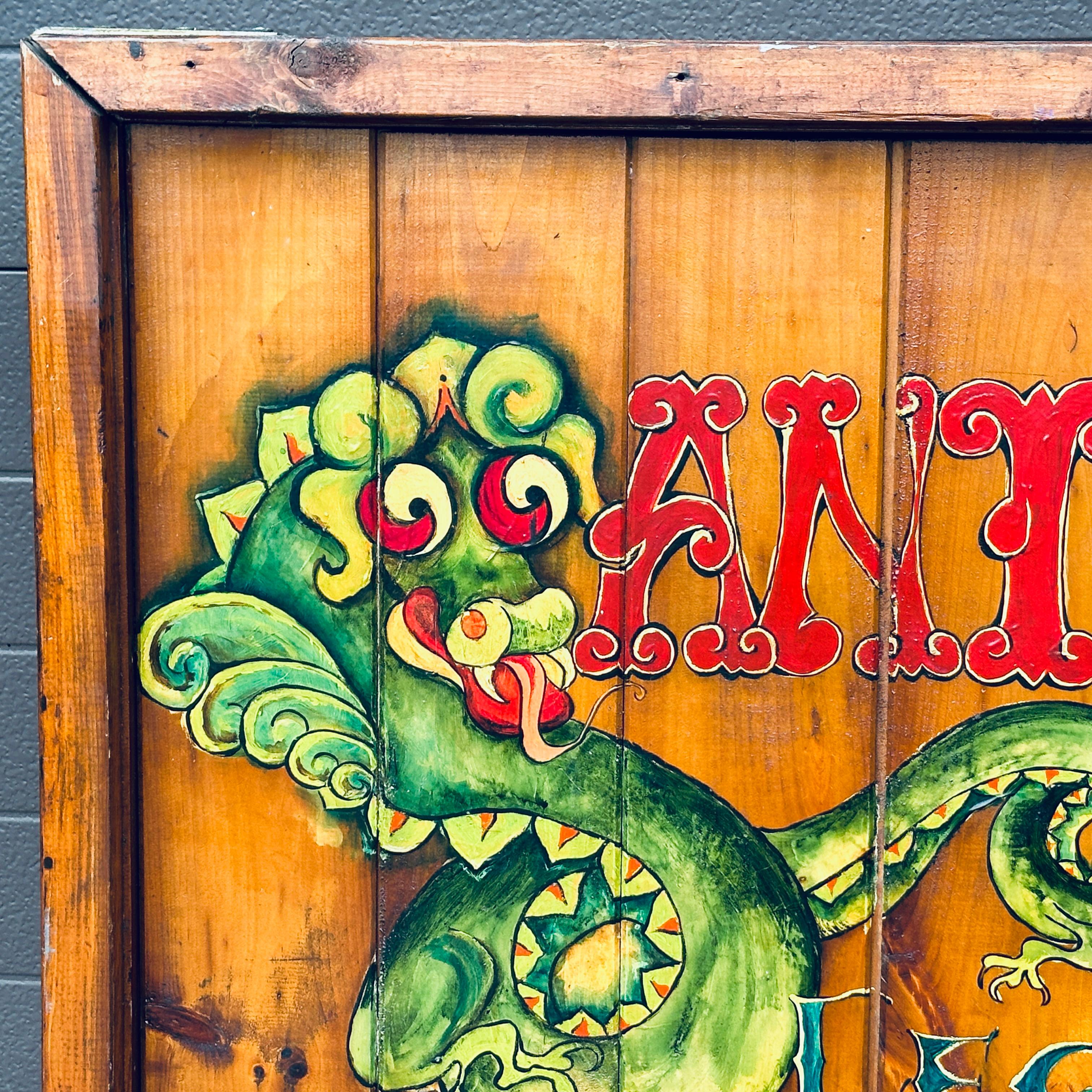 Tienda de antigüedades original Cartel de madera pintado a mano con dragón y monociclo Rústico en venta