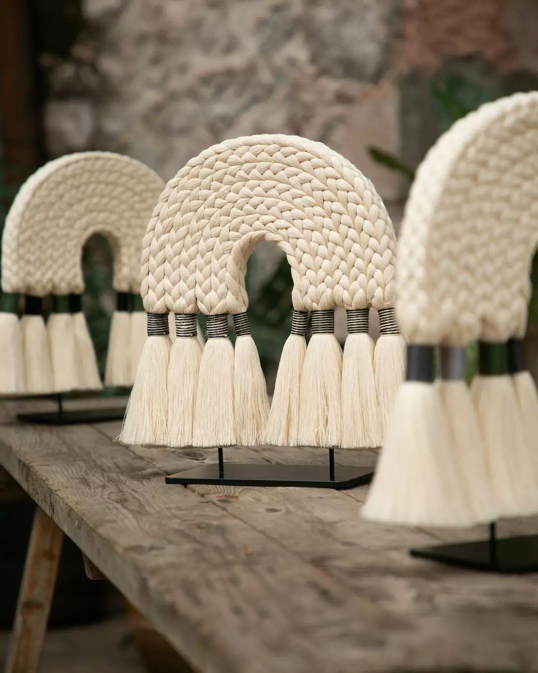 Metallo Arco scultura originale di Caralarga - Gioielli Raw Cotton A Space in vendita