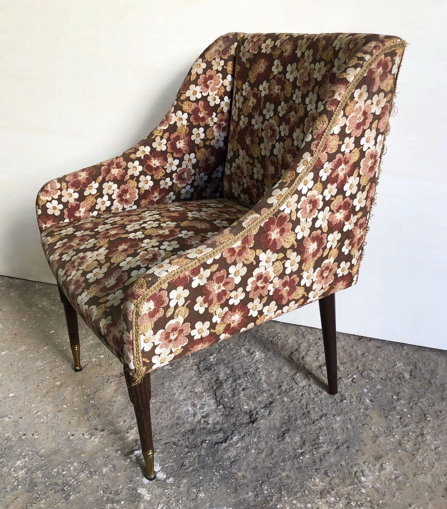 Original armchair from the 60s, fabric with floral motif.
Italian design.
Comes from an old country house in the Chianti area of Tuscany.
As shown in the photographs and videos, there are no imperfect spots.
To find out the cost of transport to your