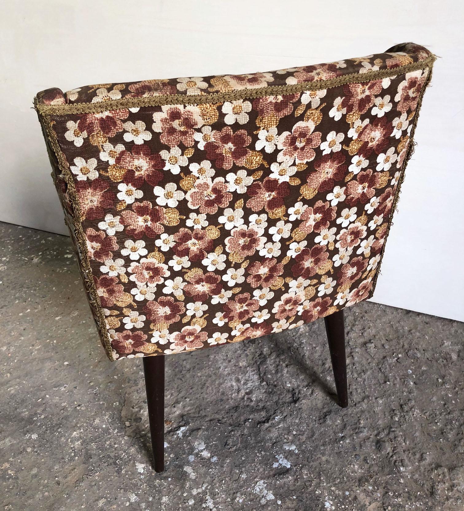 Mid-Century Modern Original Armchair from the 60s, Fabric with Floral Motif For Sale