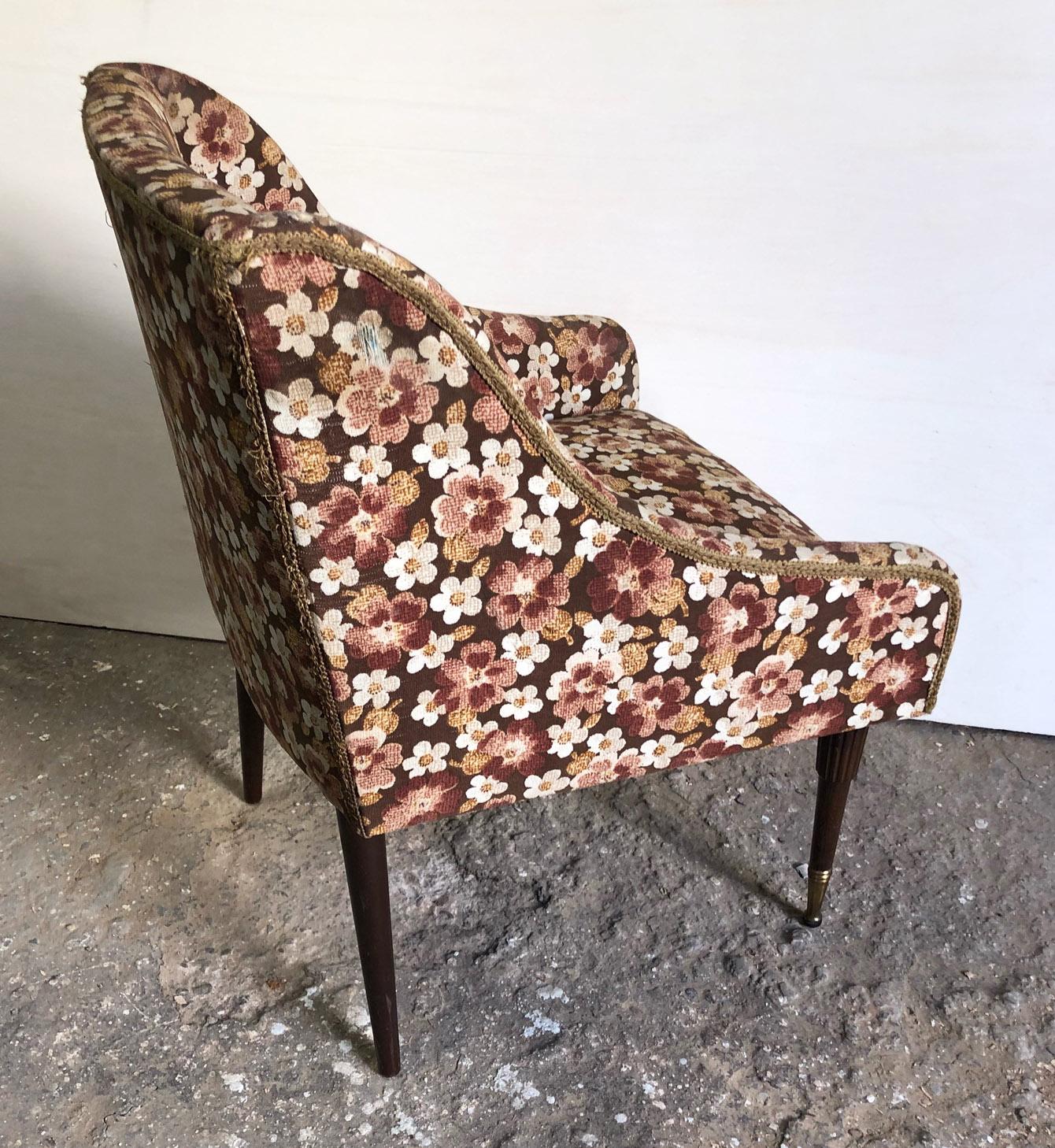 Italian Original Armchair from the 60s, Fabric with Floral Motif For Sale