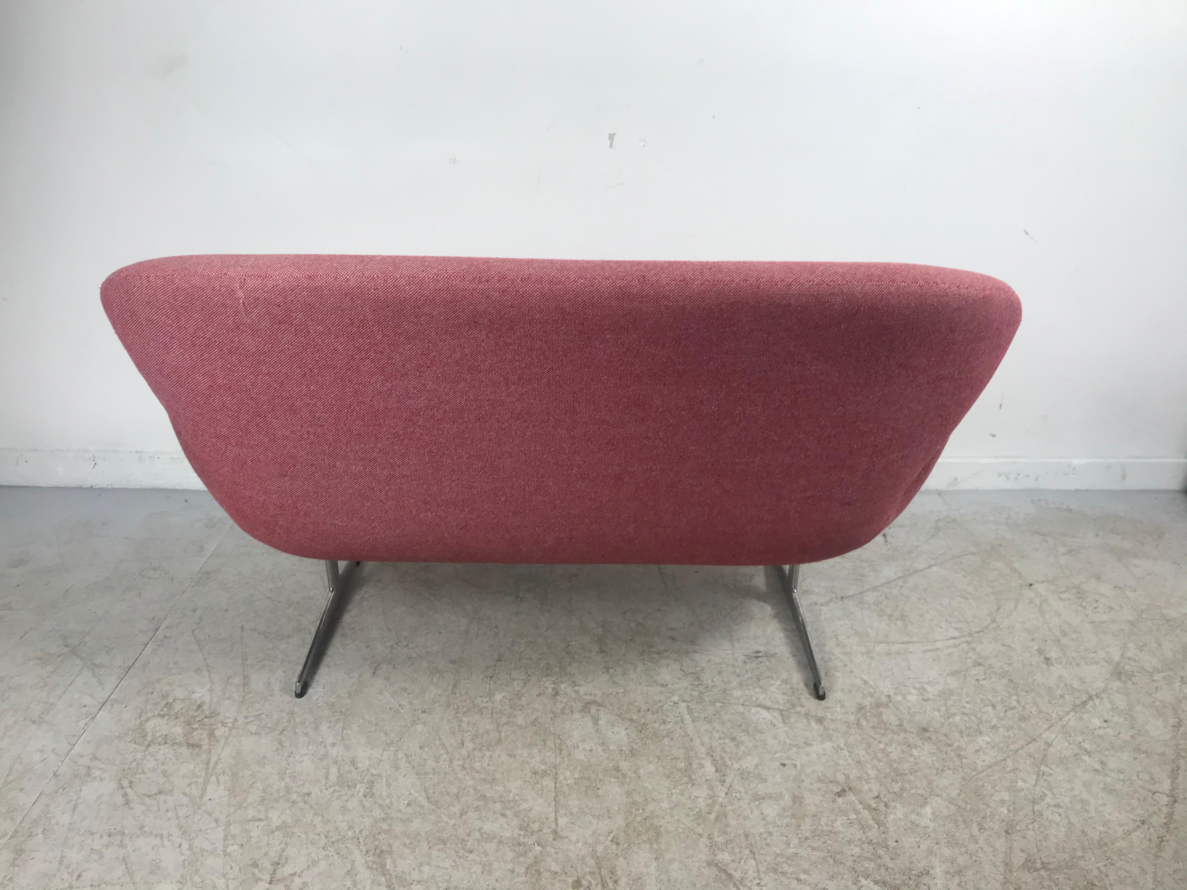 Late 20th Century Original Arne Jacobsen Swan Sofa Settee, Fritz Hansen, Denmark, 1970