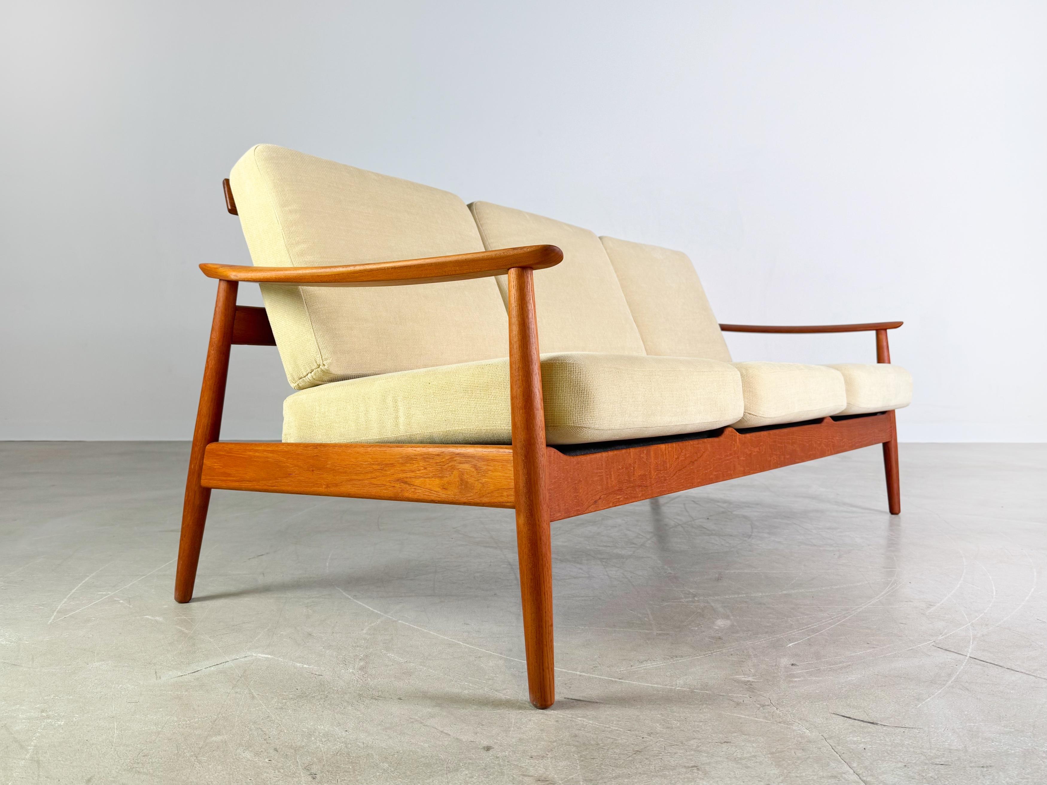 Original Arne Vodder Sofa Midcentury France & Søn Daverkosen Couch In Good Condition For Sale In Berlin, DE