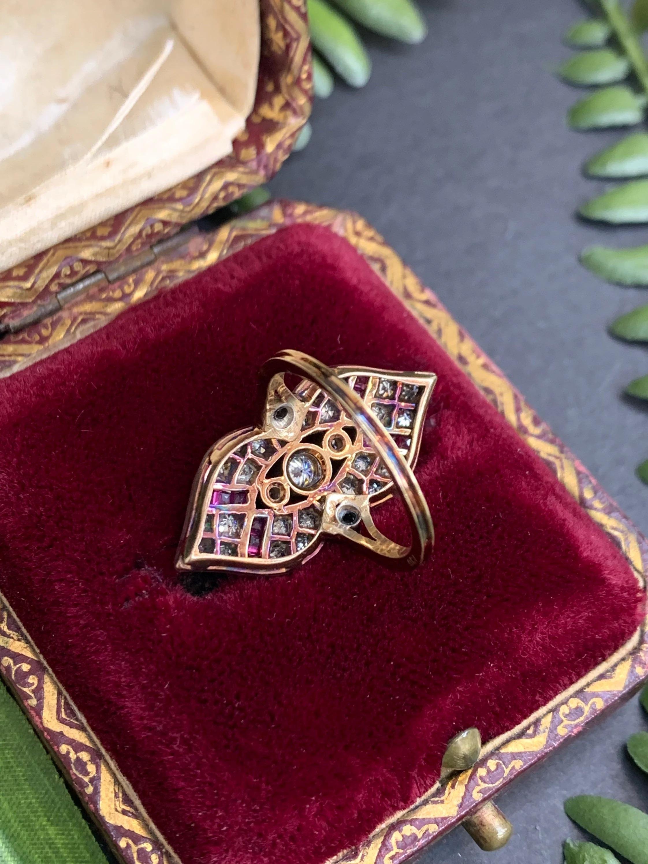 Bague Art déco originale navette / marquise en or 18 carats, rubis et diamants 5