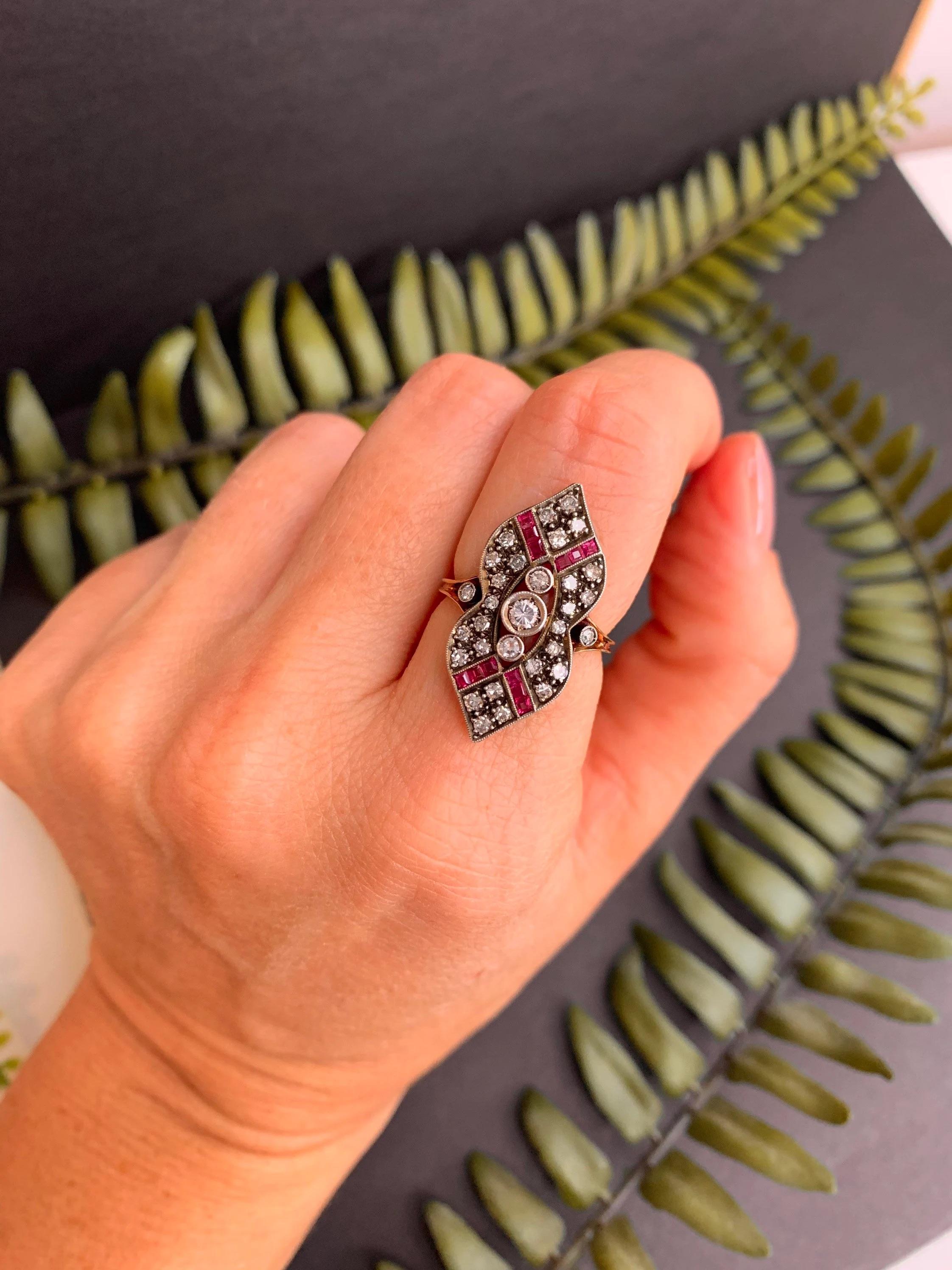  Bague Art déco originale navette / marquise en or 18 carats, rubis et diamants Unisexe 