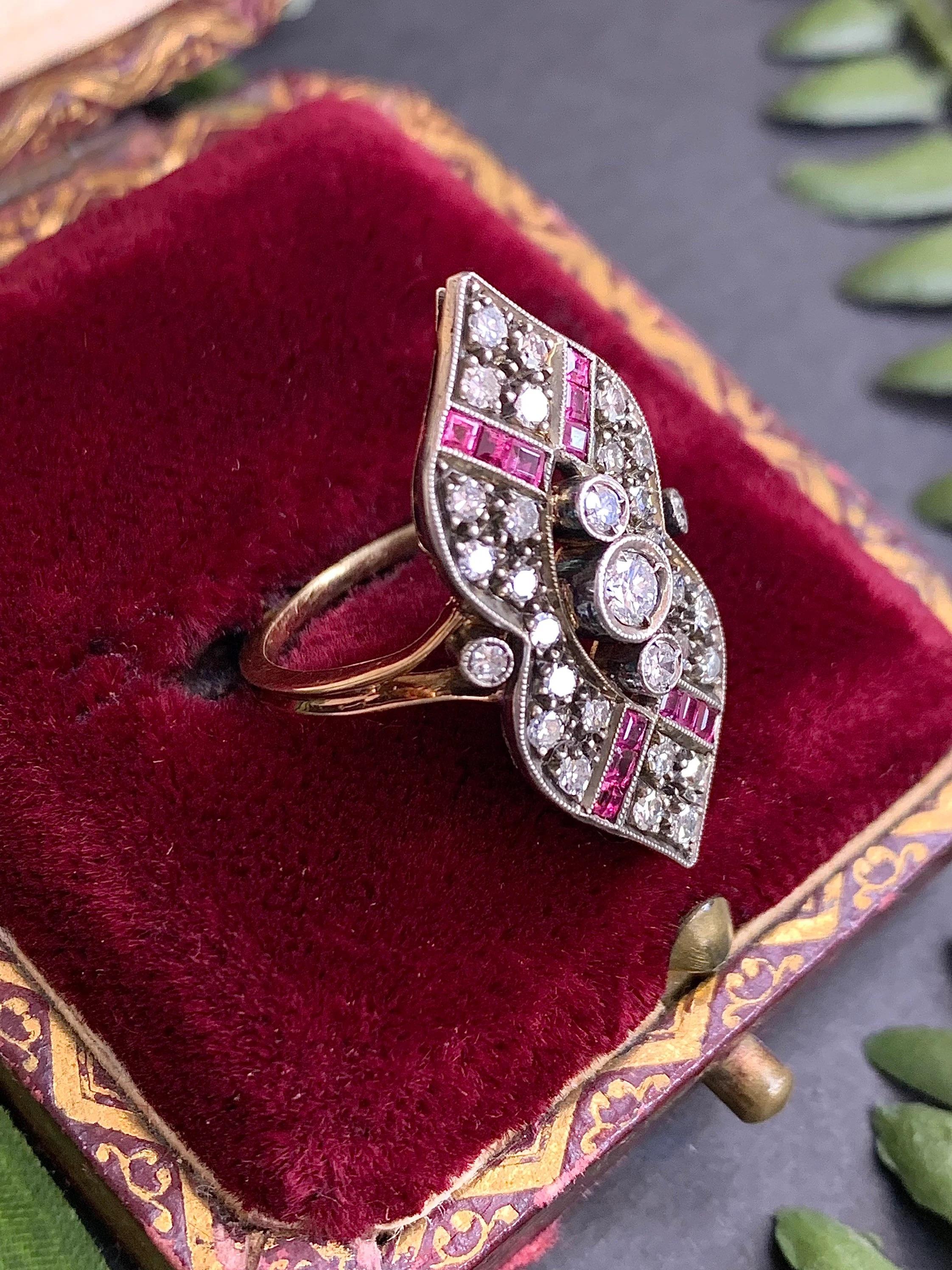 Bague Art déco originale navette / marquise en or 18 carats, rubis et diamants 1