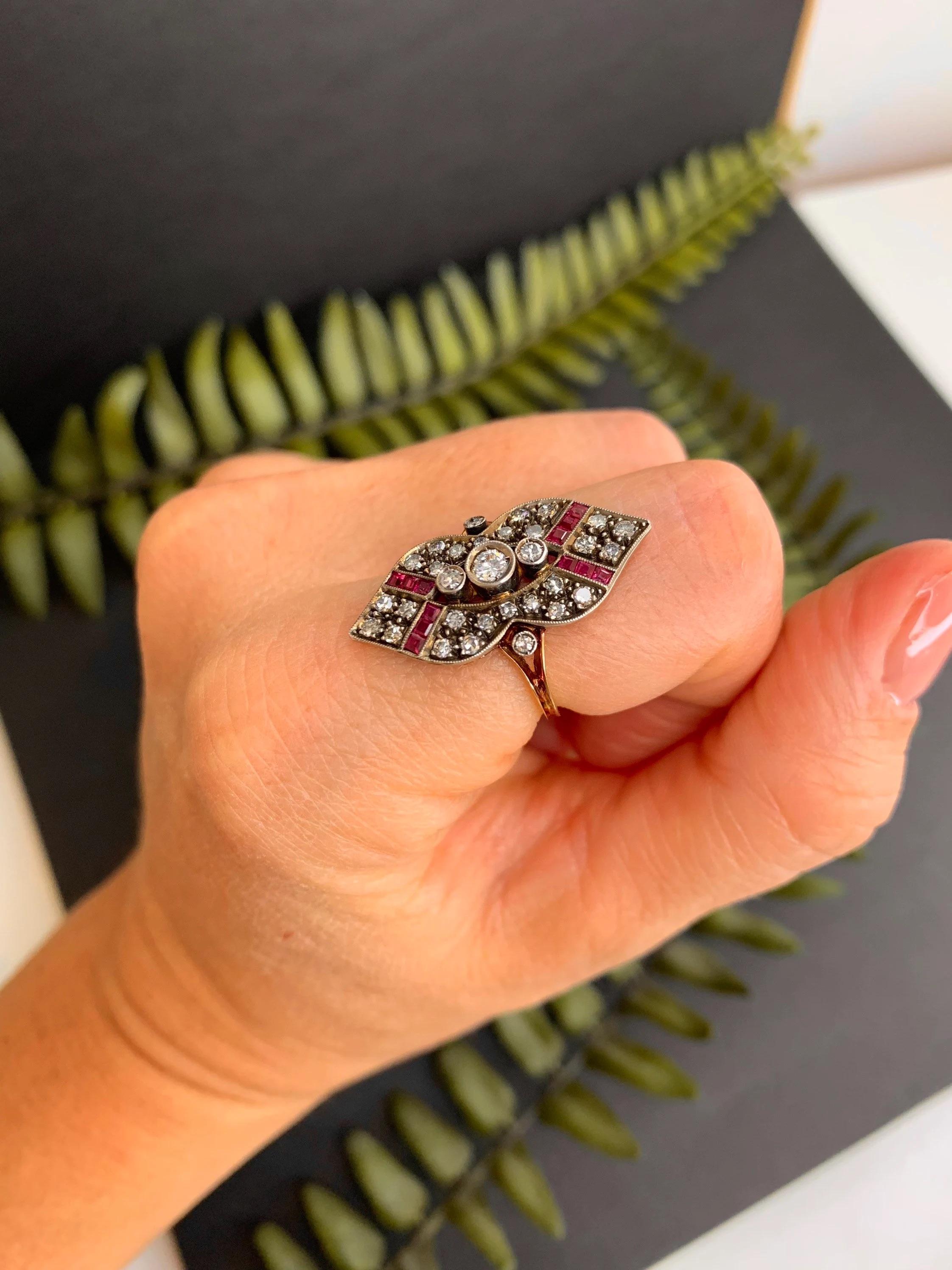 Bague Art déco originale navette / marquise en or 18 carats, rubis et diamants 4