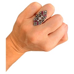 Bague Art déco originale navette / marquise en or 18 carats, rubis et diamants