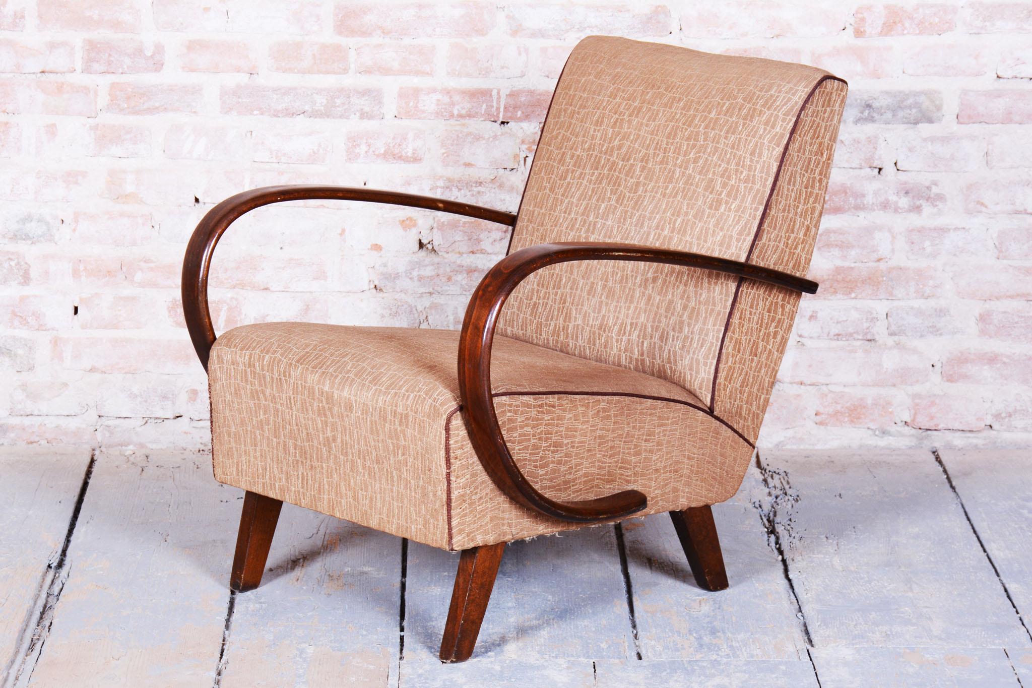 Art déco Fauteuil Art Déco original,  par J. Halabala, UP Zavody, hêtre, tchèque, années 1930 en vente