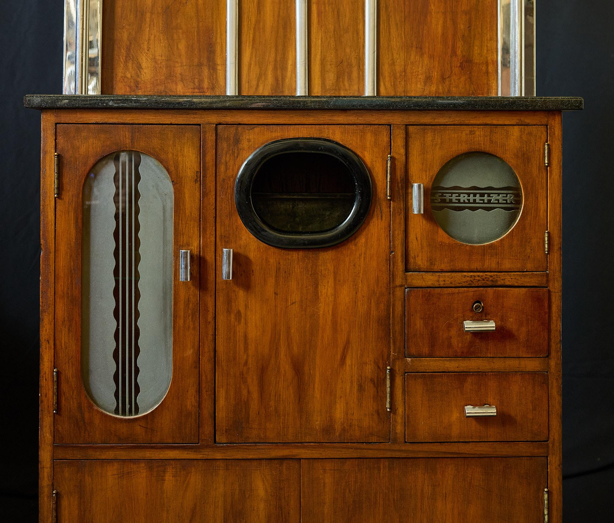 Original Art Deco Barber Station Cabinet, Circa 1930 For Sale 5