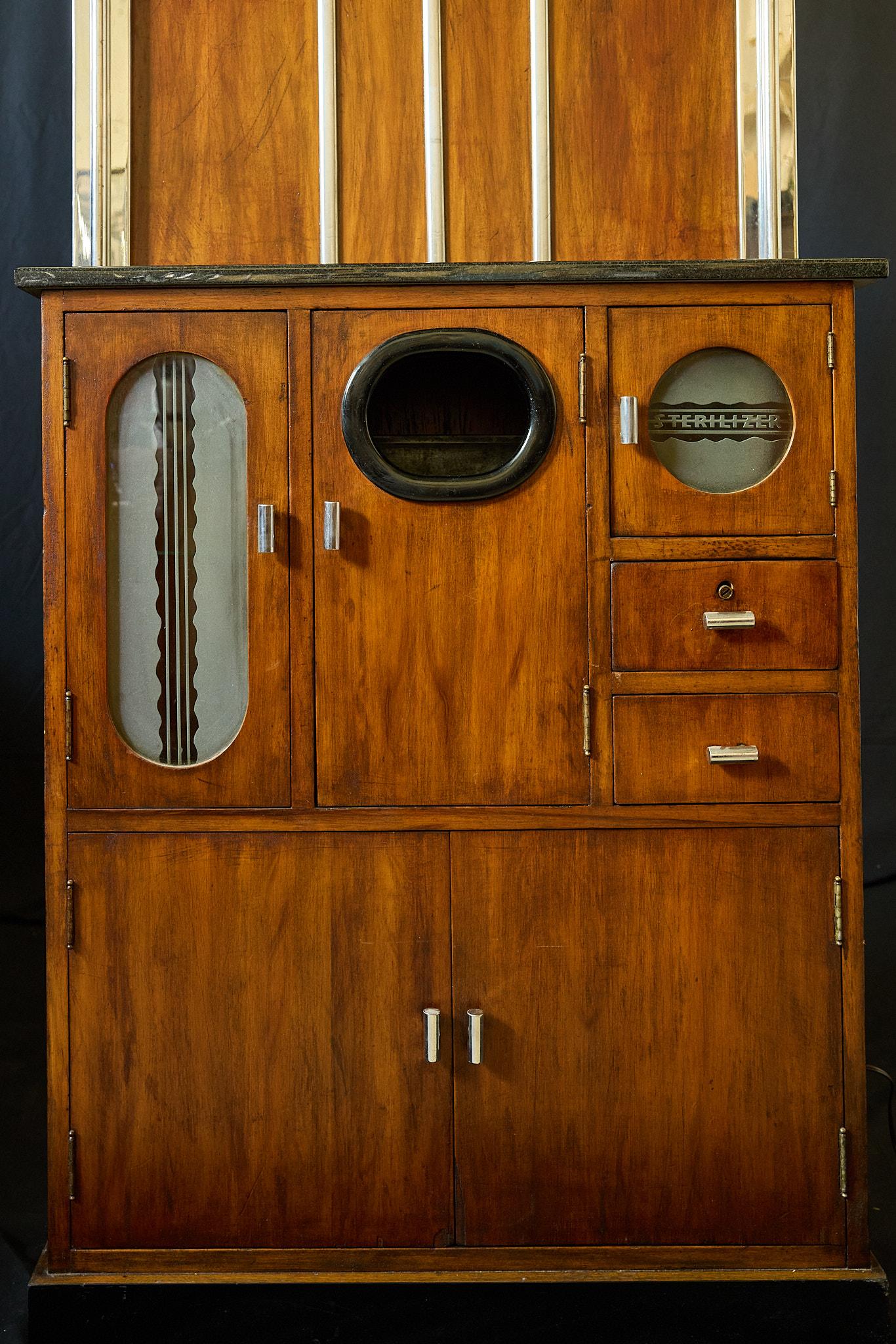 Original Art Deco Barber Station Cabinet, Circa 1930 For Sale 7