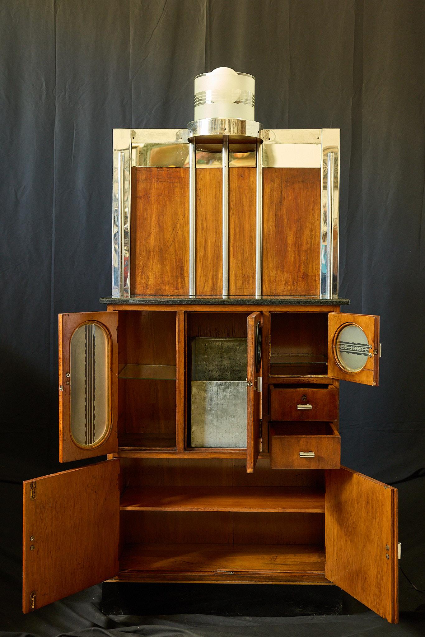 Original Art Deco Barber Station Cabinet, Circa 1930 In Good Condition For Sale In Atlanta, GA