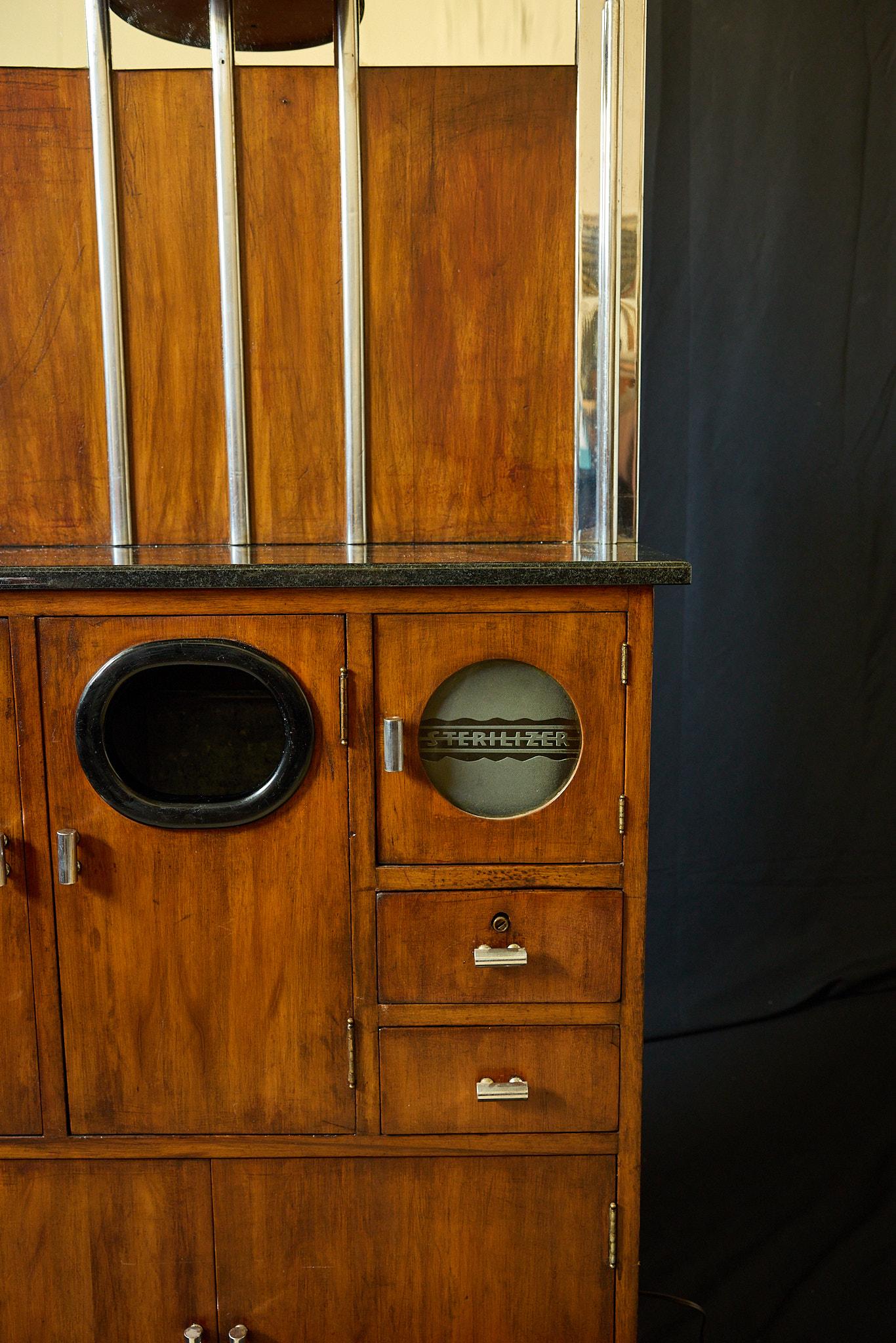 Original Art Deco Barber Station Cabinet, Circa 1930 For Sale 4