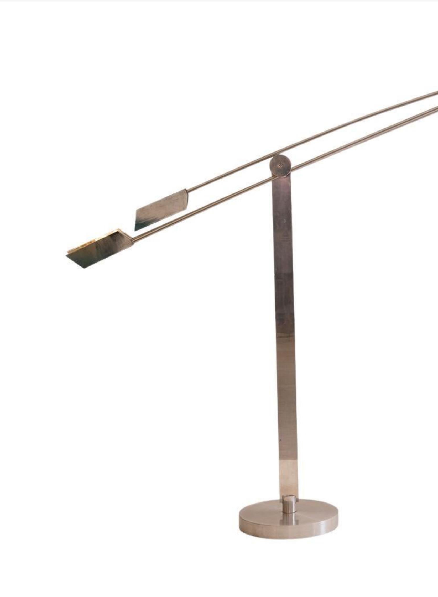 Originale schwenkbare Bauhaus-Stehlampe aus Aluminium im Art déco-Stil aus der Zeit des Art déco (Handgefertigt) im Angebot