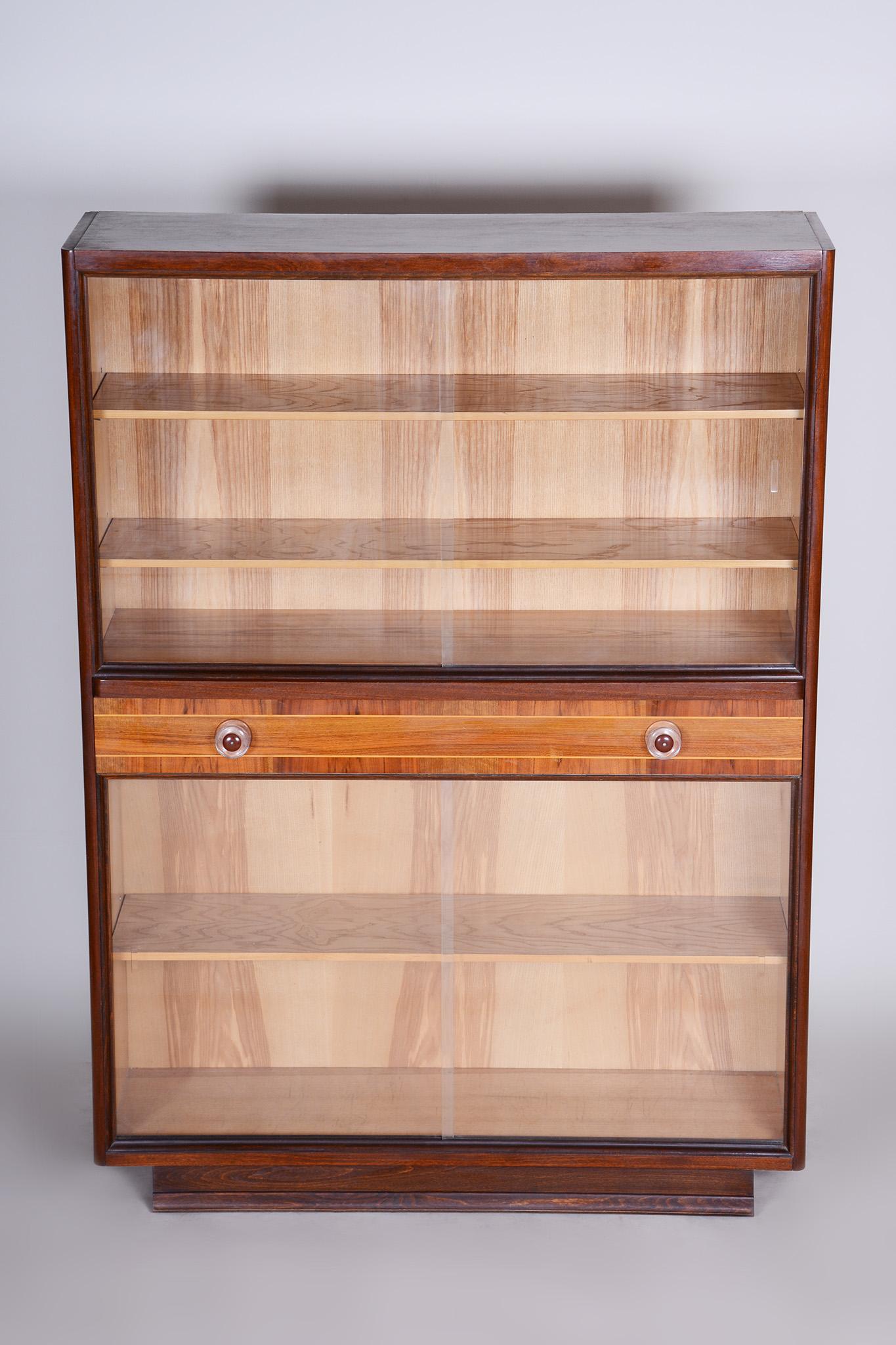 Art déco Bibliothèque originale Art Déco, frêne, acajou, polonais ravivé, tchèque. 1940s en vente