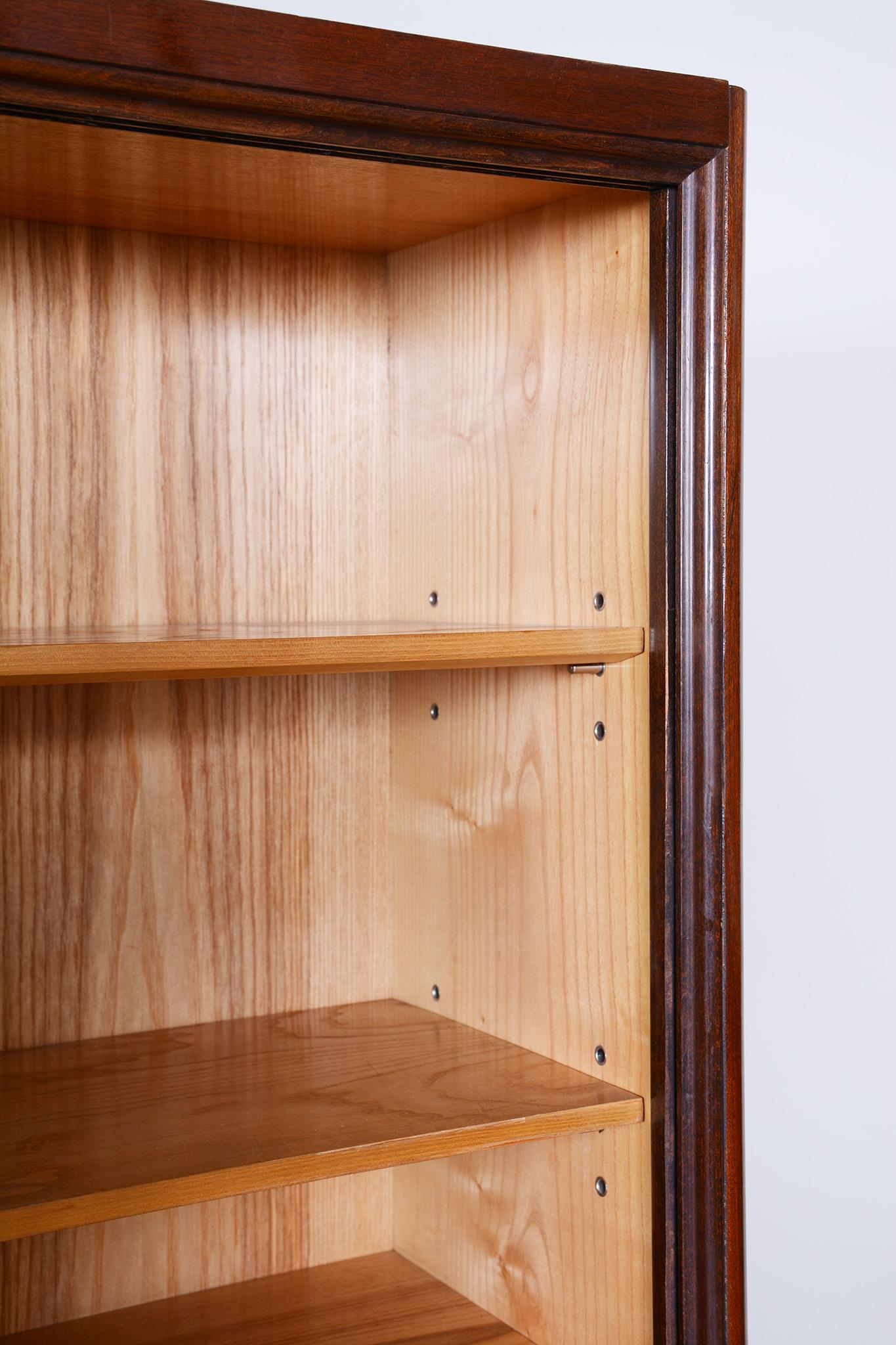 Bibliothèque originale Art Déco, frêne, acajou, polonais ravivé, tchèque. 1940s en vente 2