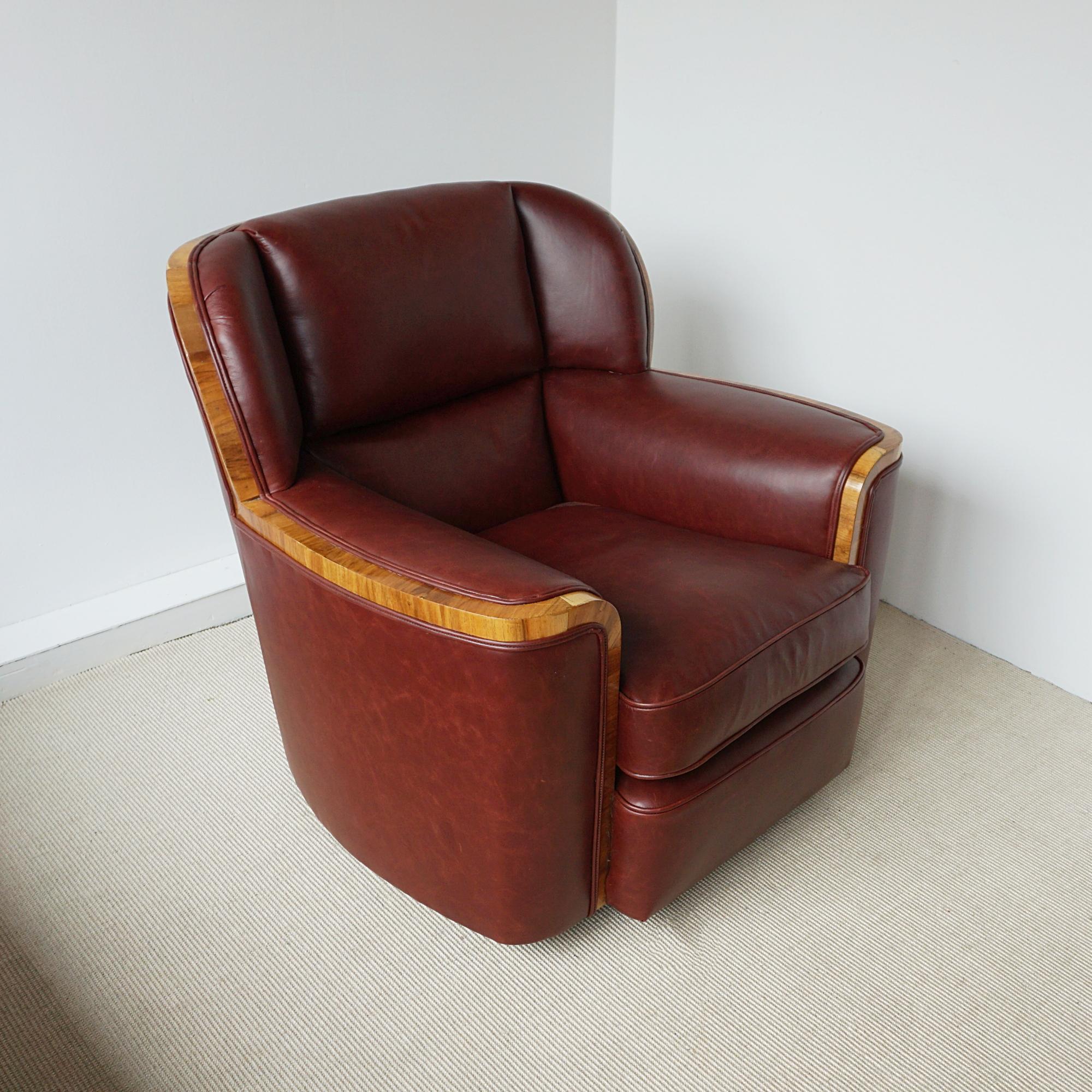 English Original Art Deco Chestnut Leather and Walnut Bankers Armchairs  For Sale
