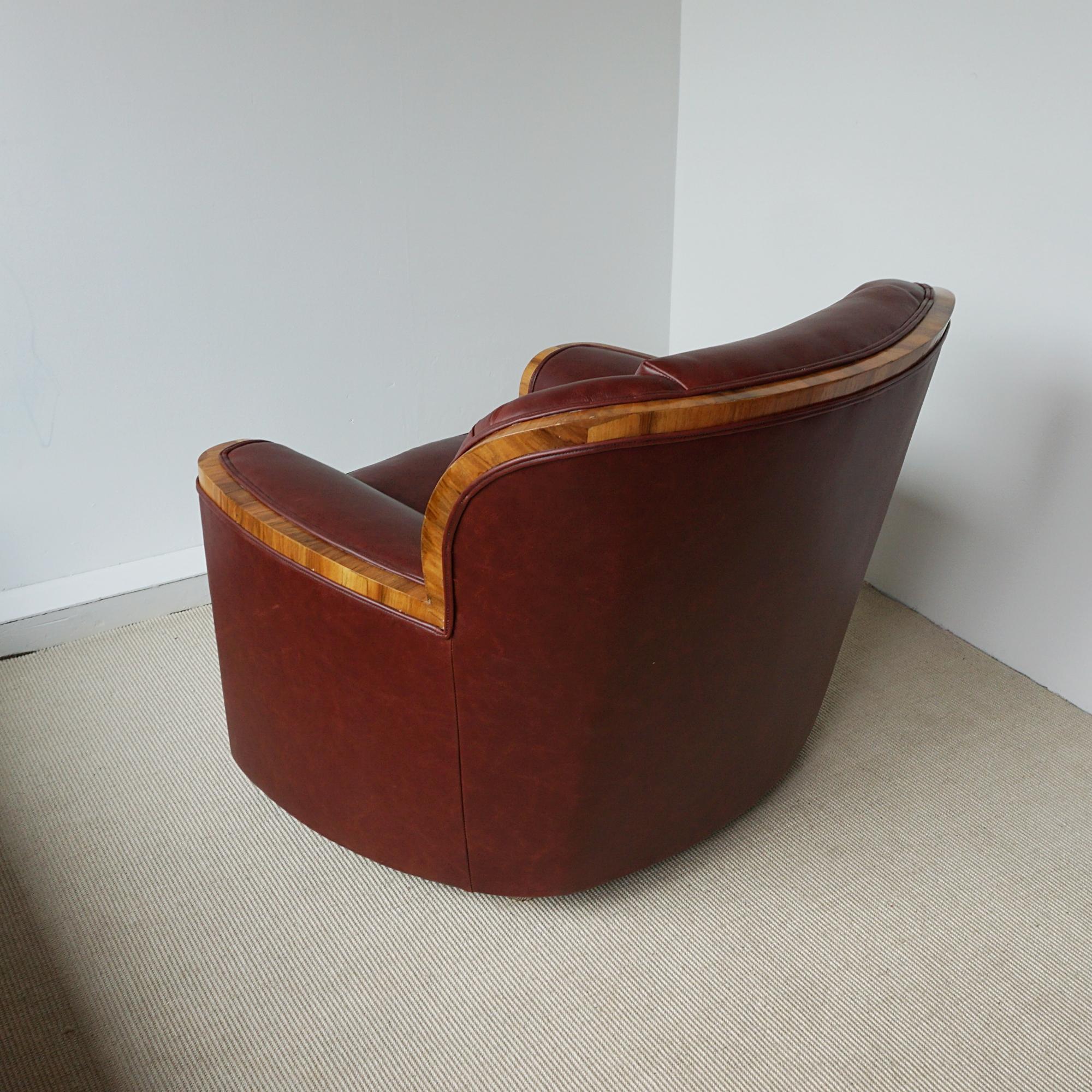 Original Art Deco Chestnut Leather and Walnut Bankers Armchairs 1