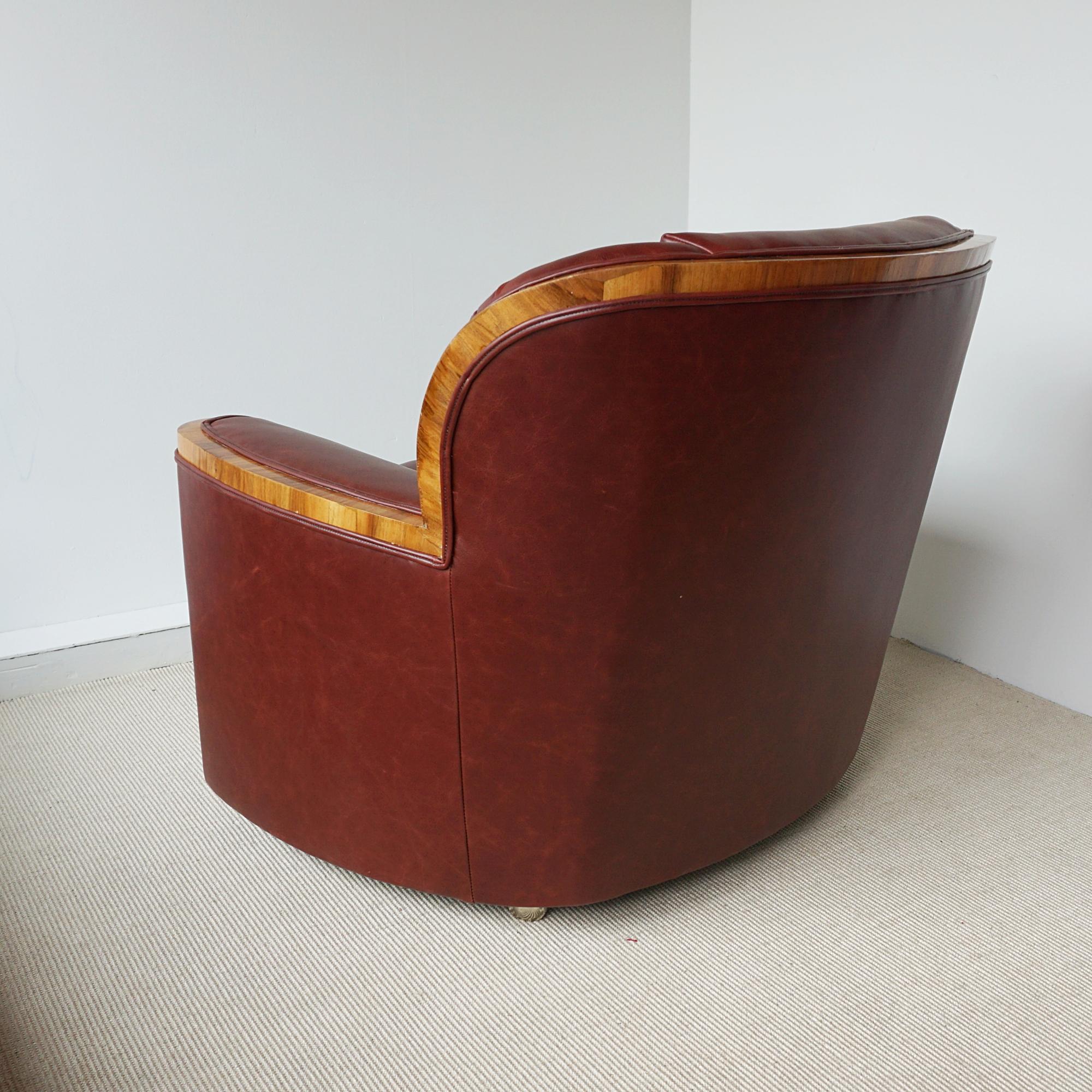 Original Art Deco Chestnut Leather and Walnut Bankers Armchairs  For Sale 2