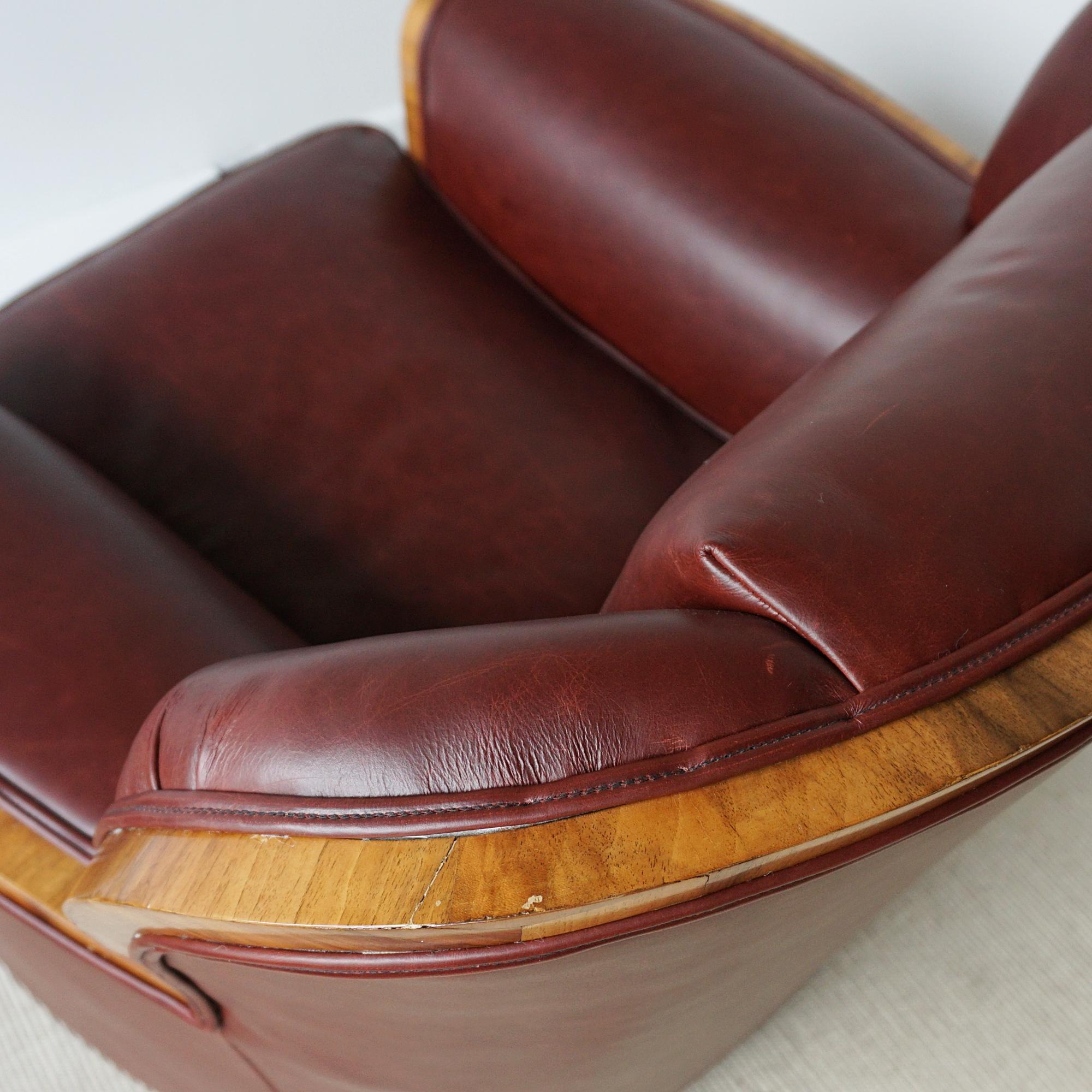 Original Art Deco Chestnut Leather and Walnut Bankers Armchairs  For Sale 3
