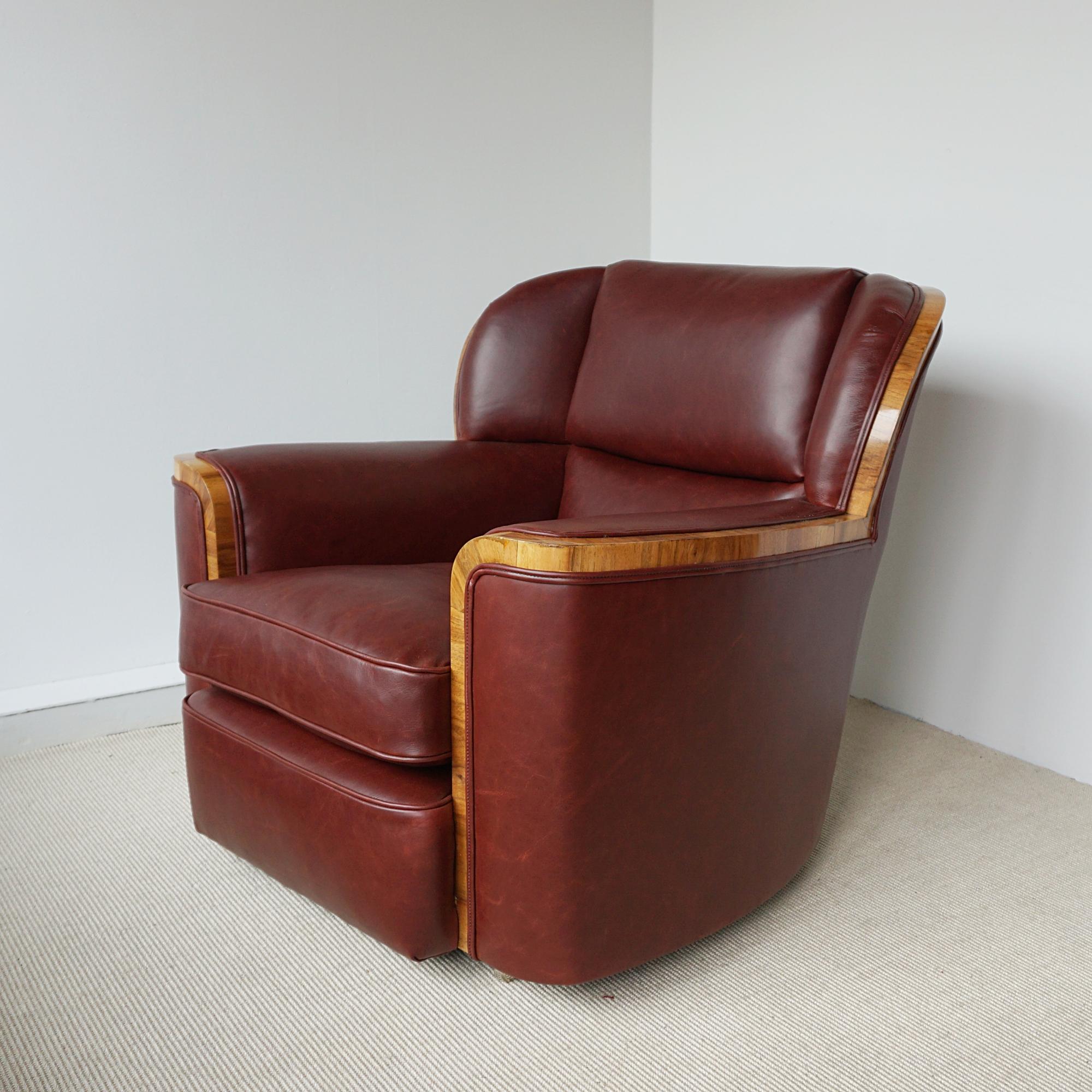 Original Art Deco Chestnut Leather and Walnut Bankers Armchairs 4