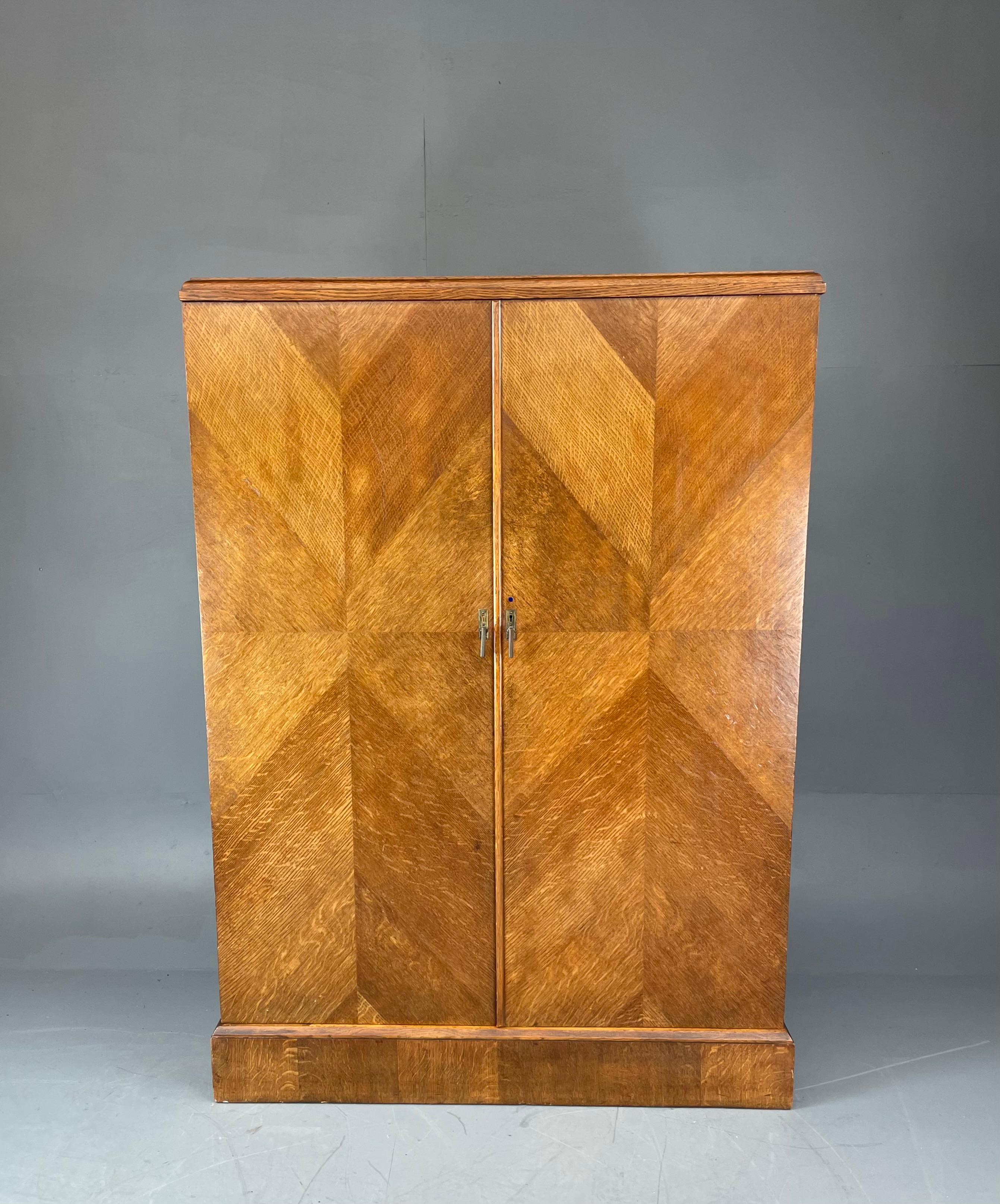 Original oak compactom deep door gentleman’s fitted wardrobe. 
This iconic British made and designed wardrobe is in fantastic original condition.
The interior is fully fitted and retains all original labels and fittings. 
The right hand door