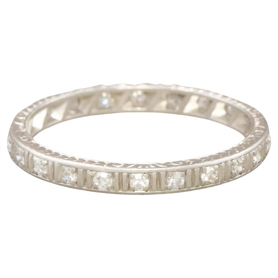 Hand Engraved Art Deco Floral Wedding Band in Platinum For Sale at 1stDibs