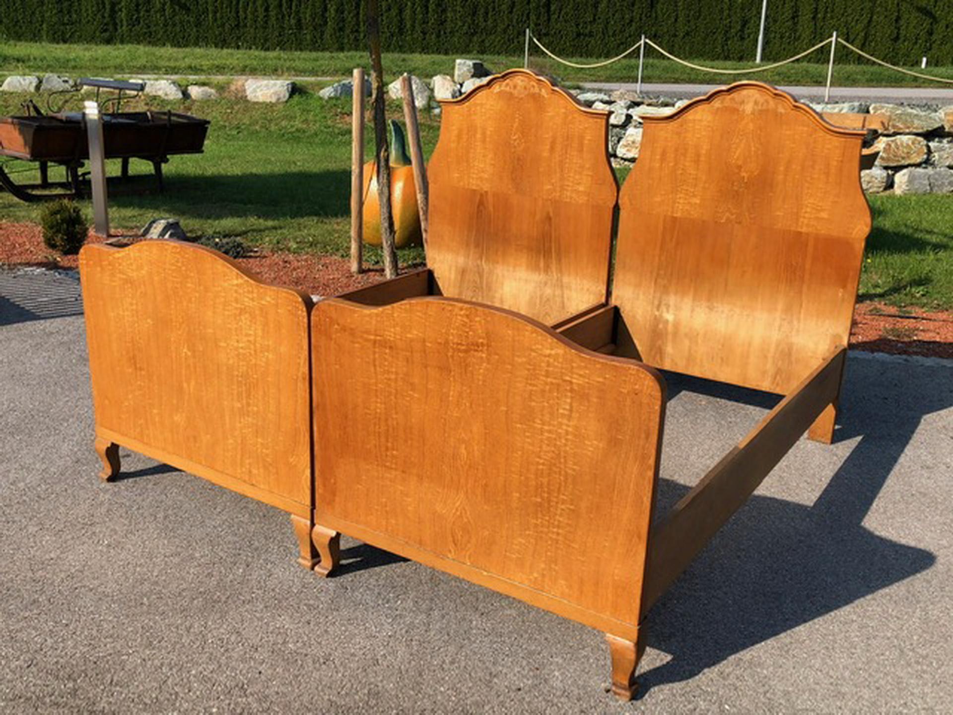 Original Art Deco Double Bed with Curved Backrest In Good Condition For Sale In Senden, NRW