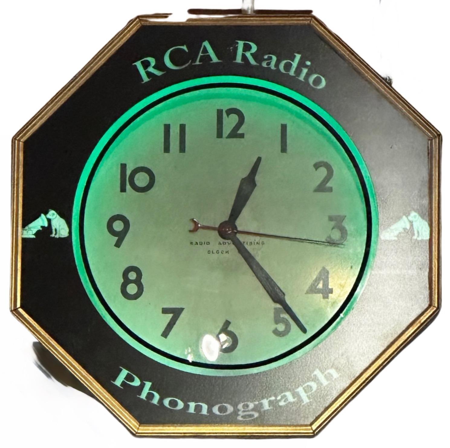 Sechseckiges Vintage RCA Radio und Phonograph im Art déco-Stil in Grün (Metall) im Angebot