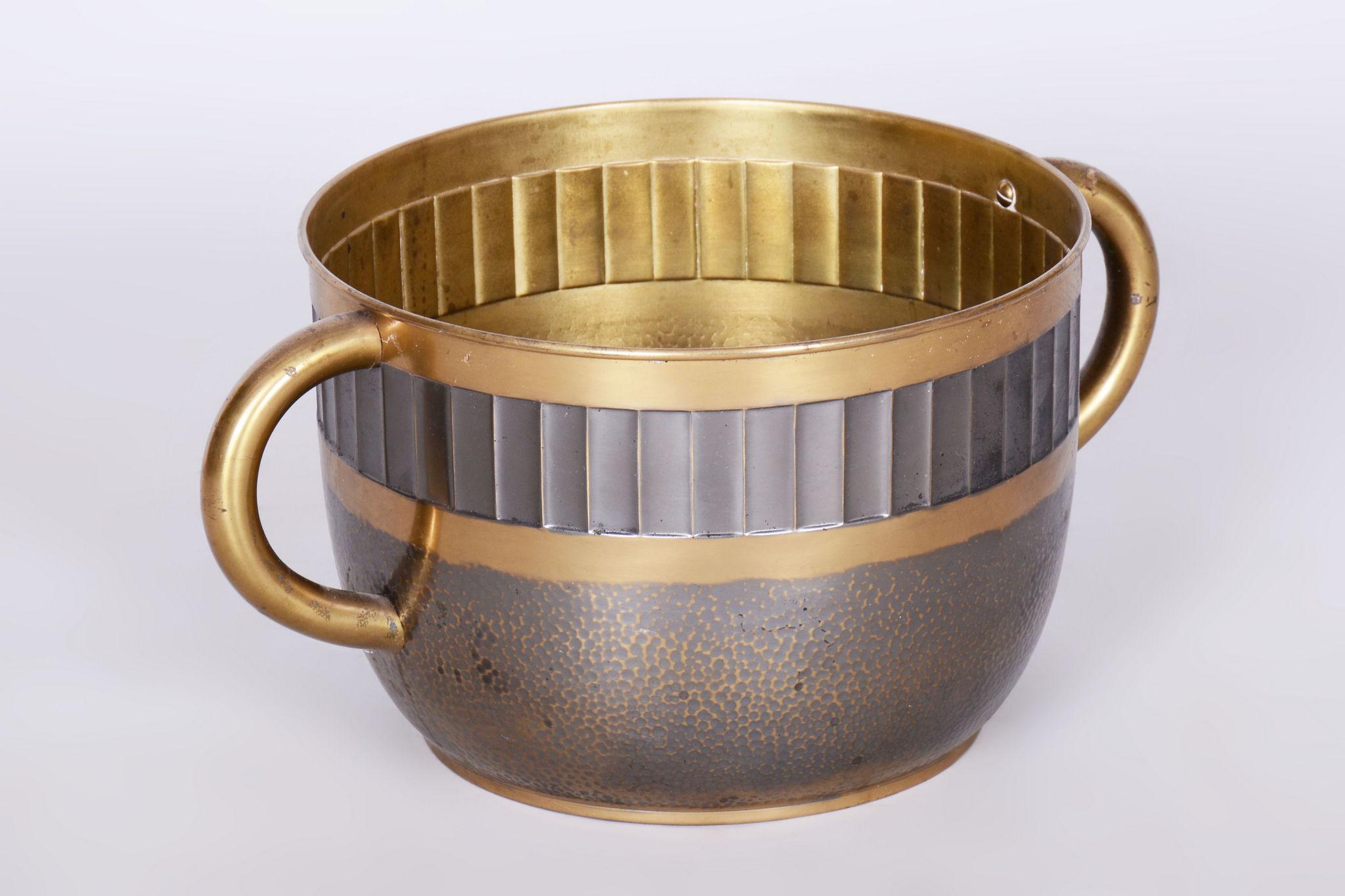Original Art Deco Jardiniere, Professionally Cleaned Brass, Czech, 1910s In Good Condition For Sale In Brandys nad Labem, Středočeský kraj