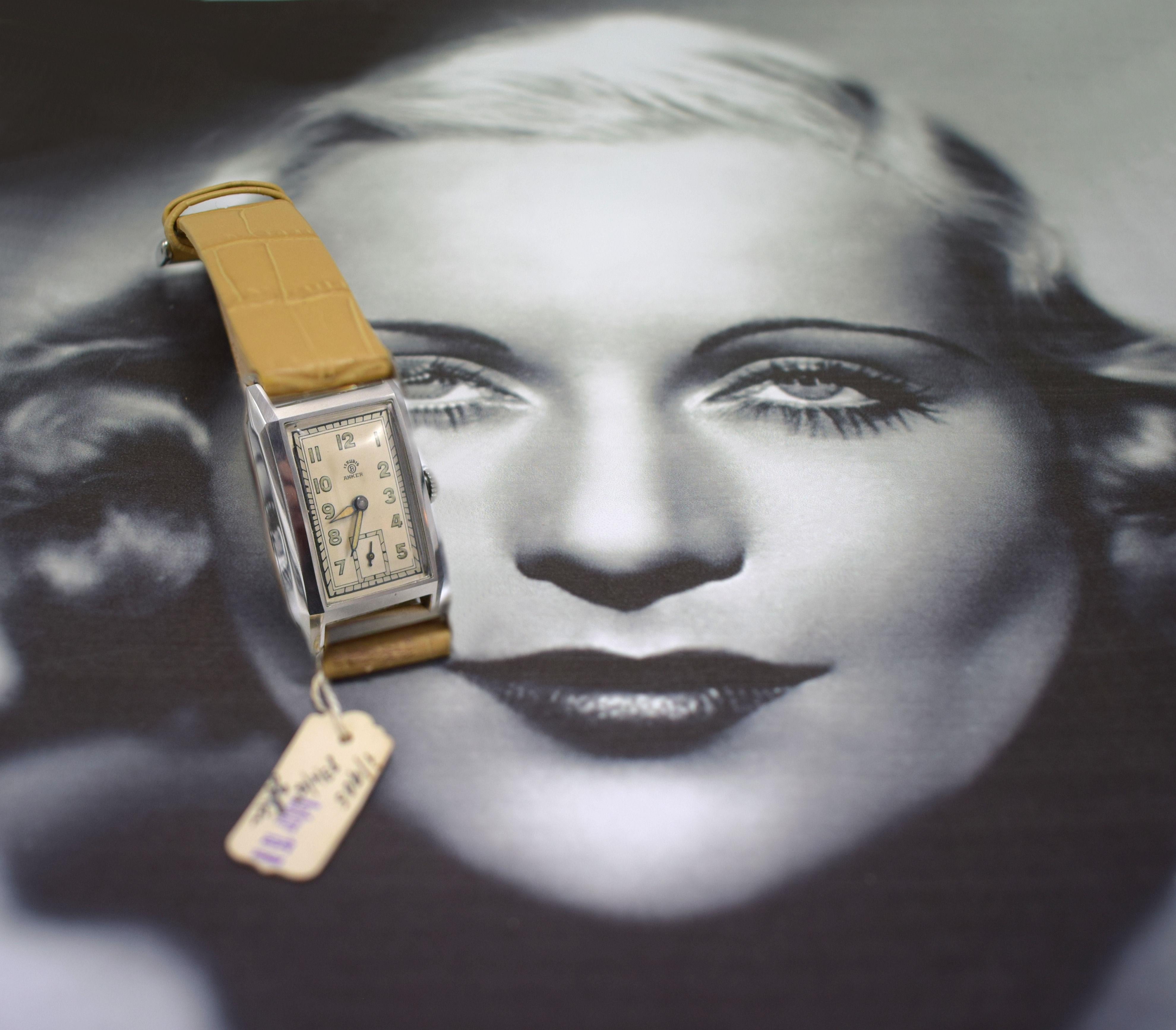 This watch is the last wave of Art Deco watches we sourced this year, an incredible find of old/new watches dating from the 1930's. Never been sold, marketed or worn, In this condition, watches from those years are unique and extremely difficult to