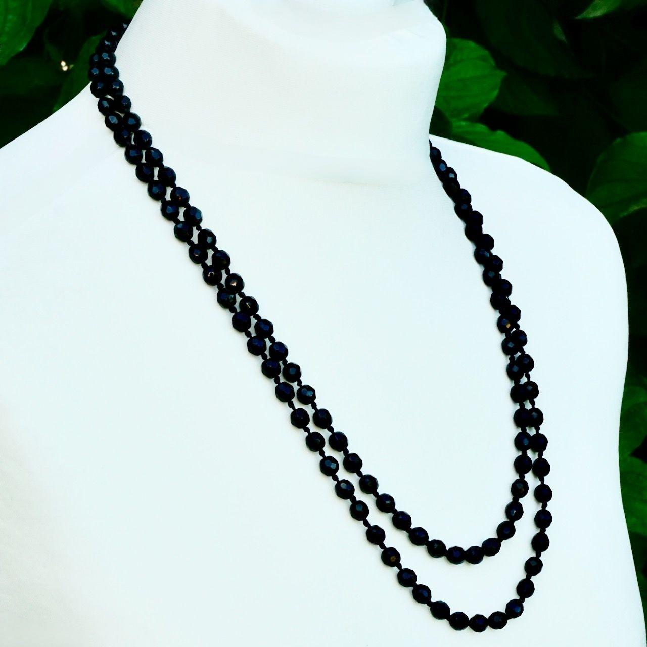 Original Art Deco Long Hand Cut French Jet Beads Flapper Necklace circa 1920s For Sale 3