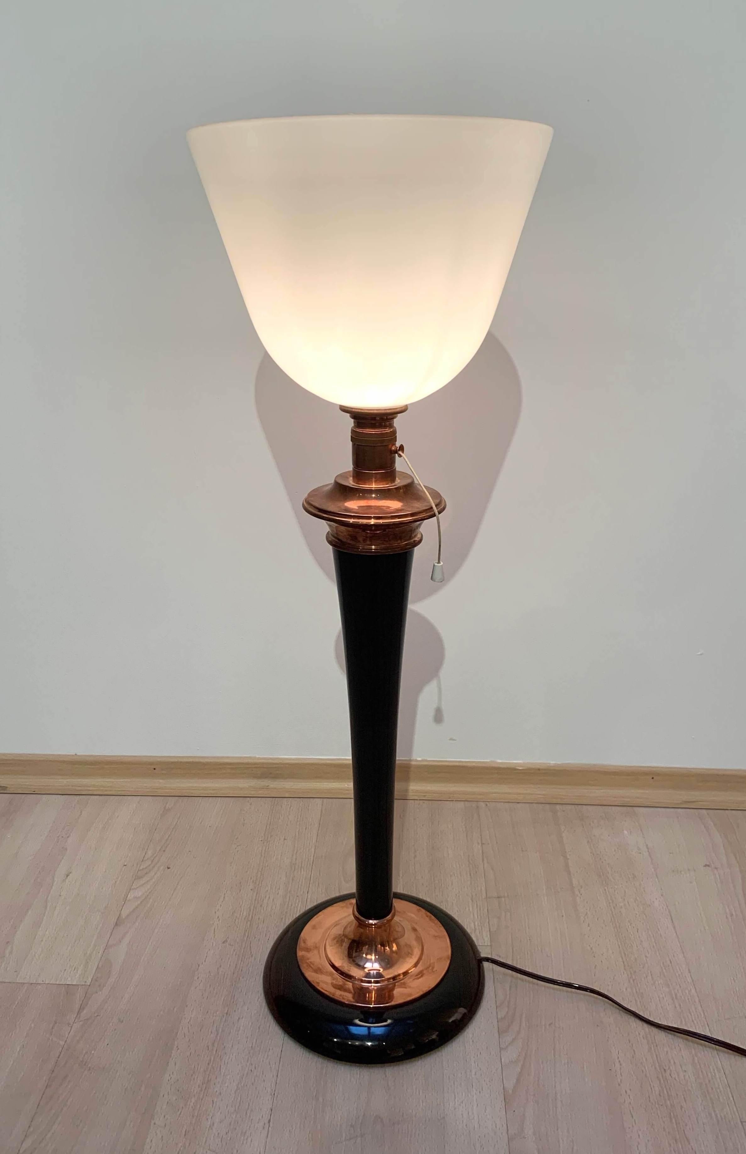Original classic French Art Deco period table lamp by french Maunfacturer 'Mazda, Paris'

Original glass shade.
Polished Palisander rosewood stand and copper parts.
Fully functional electrics with lace for switching on/off.