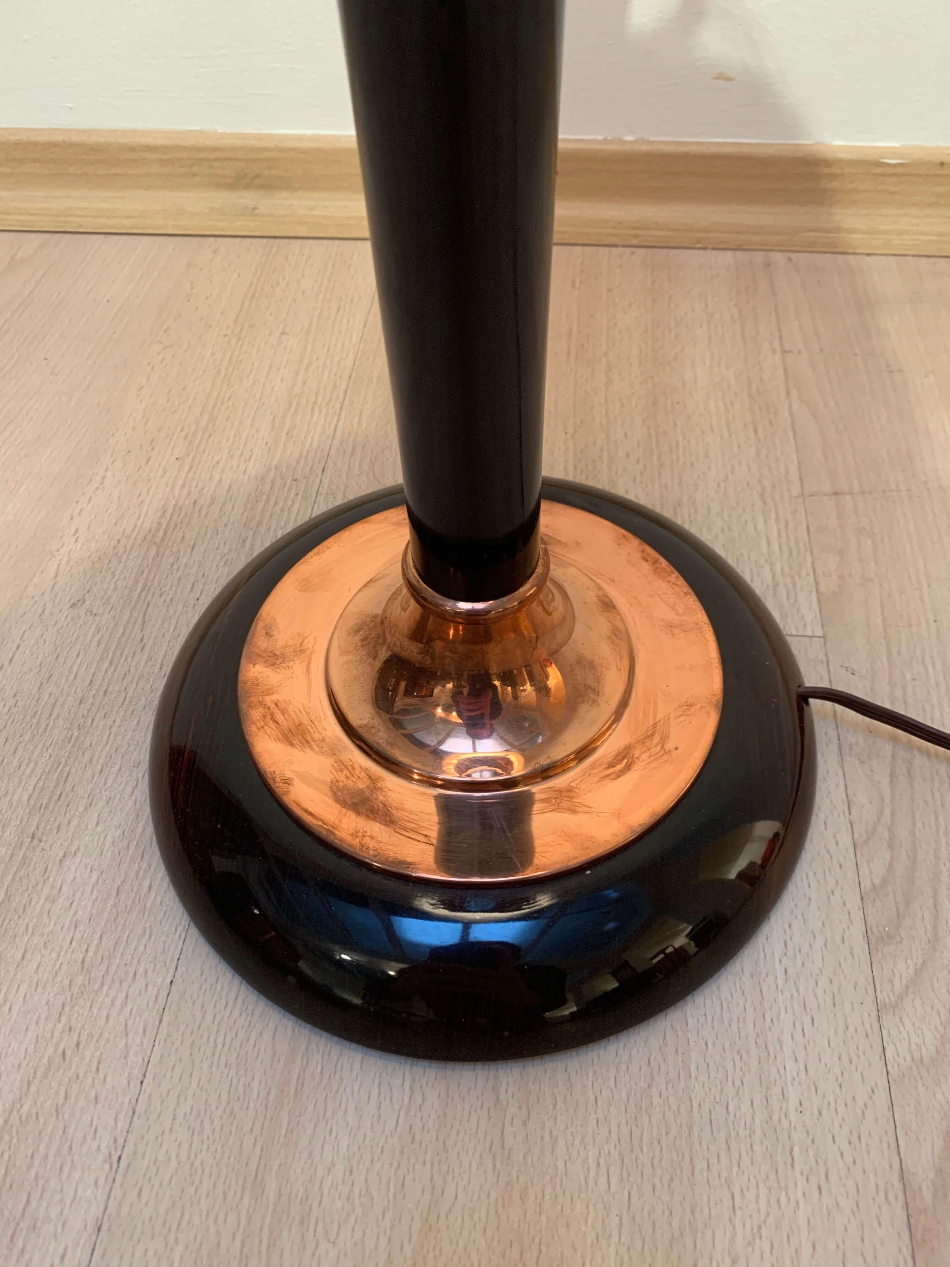 Français Lampe de table Art Déco 'Mazda', cuivre et bois de rose, France circa 1930