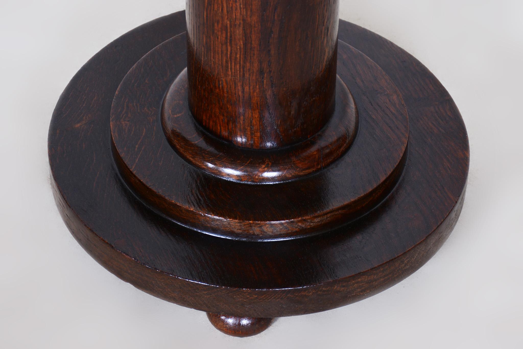 Original Art Deco Pedestal, by Josef Maria Hoffman,  Oak, Brass, Austria, 1920s In Good Condition In Brandys nad Labem, Středočeský kraj